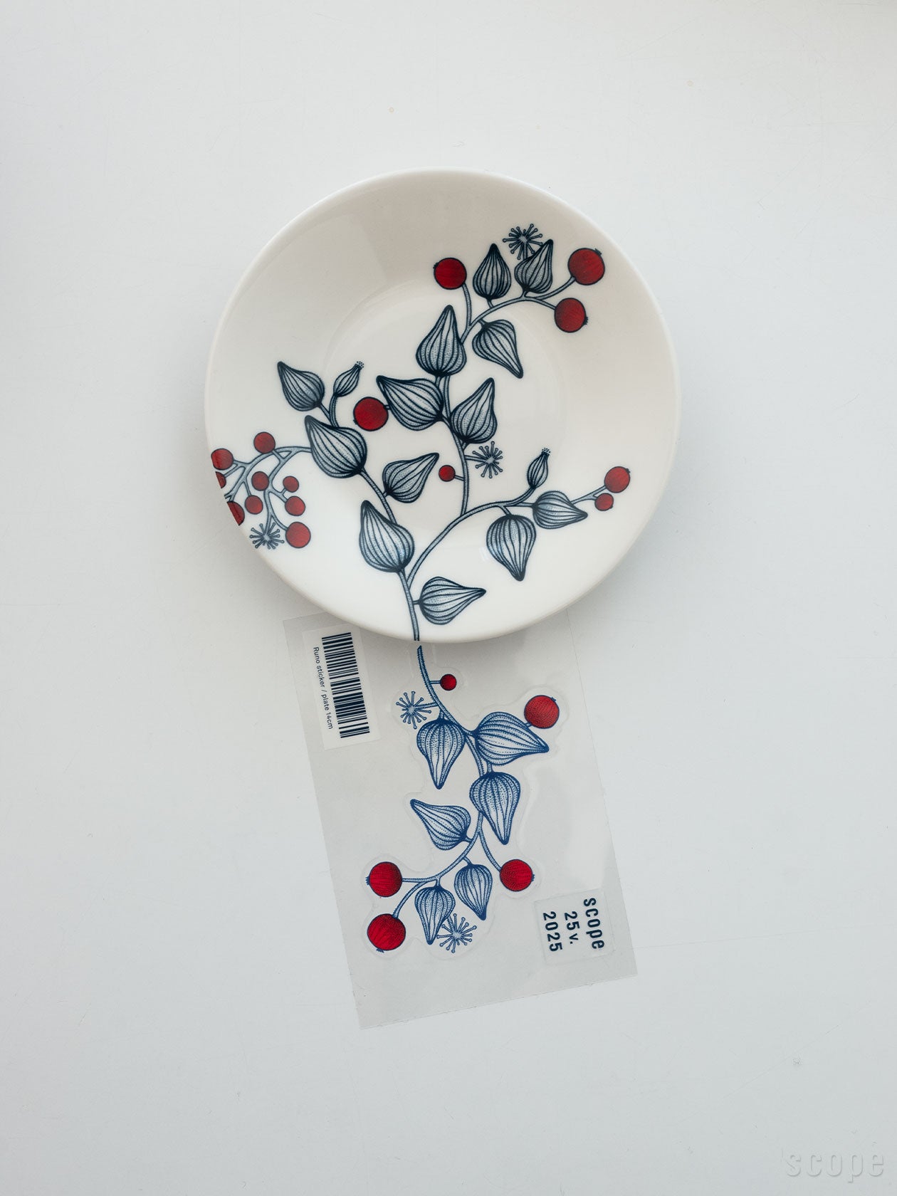 Runo フロストベリーのプレート14cmと付属ステッカー