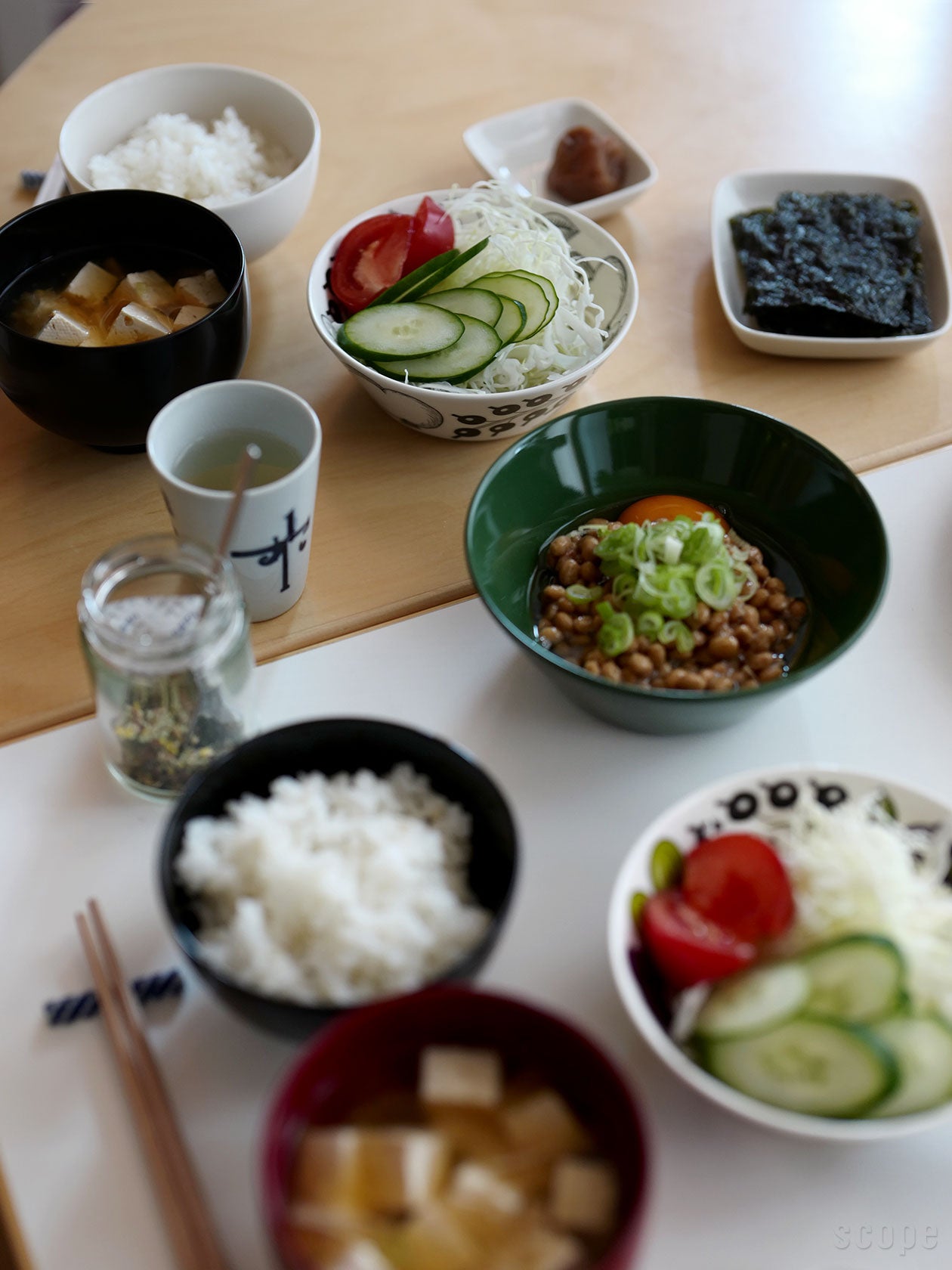 Paratiisi ボウル13cmにサラダを盛り付け、和朝食にそえているところ