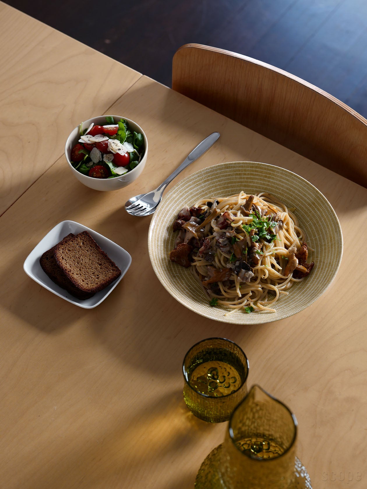 パスタを盛ったディーププレート24cm