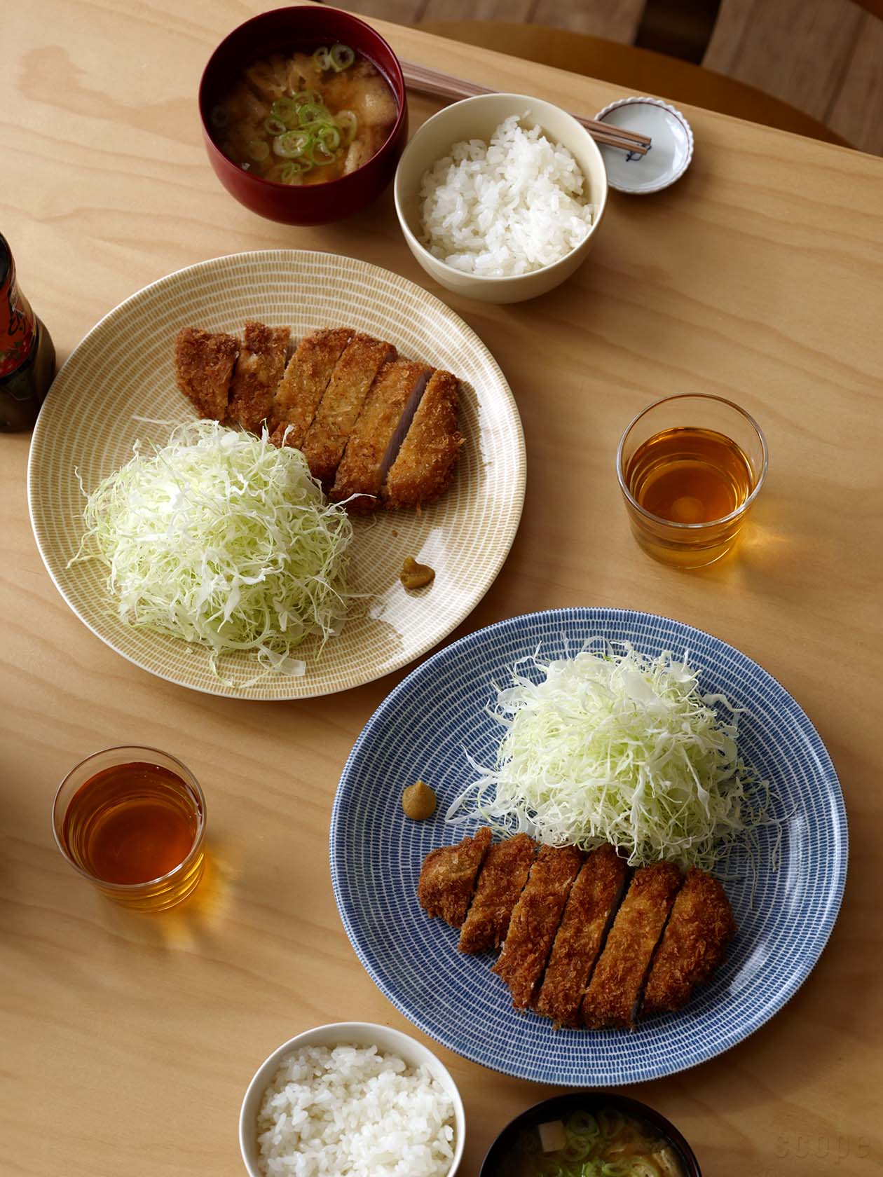 トンカツを盛り付けた24h Avec プレート26cm