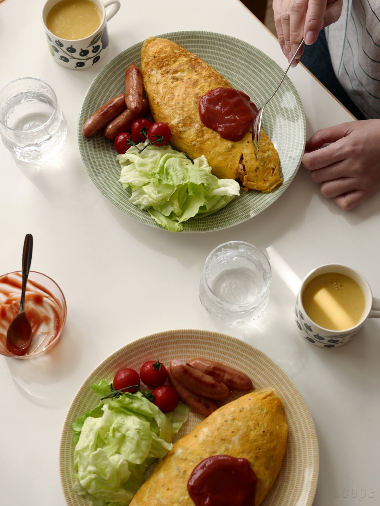 オムライスを盛り付けた24h Avec プレート26cm