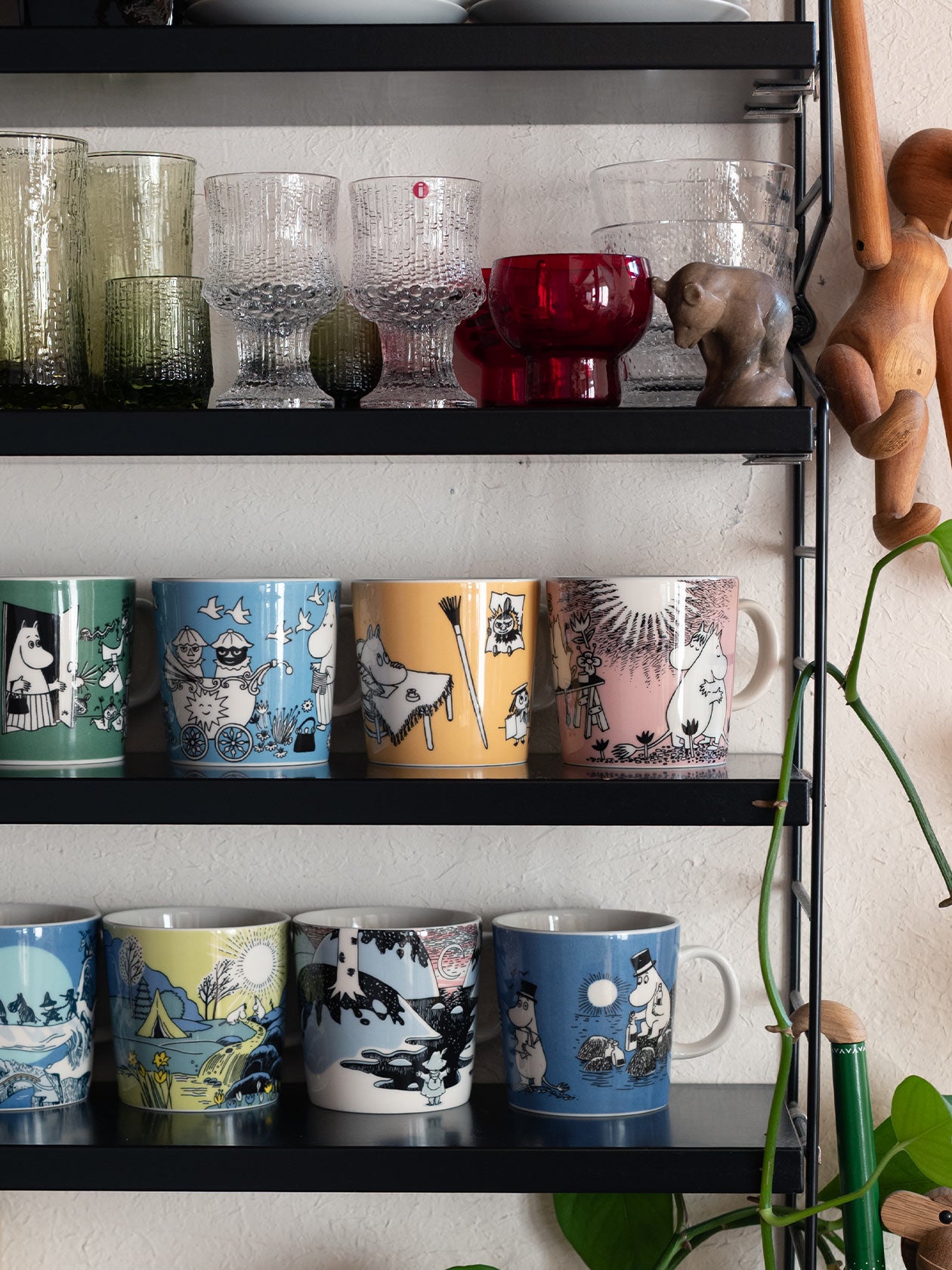 棚に並んだマグ