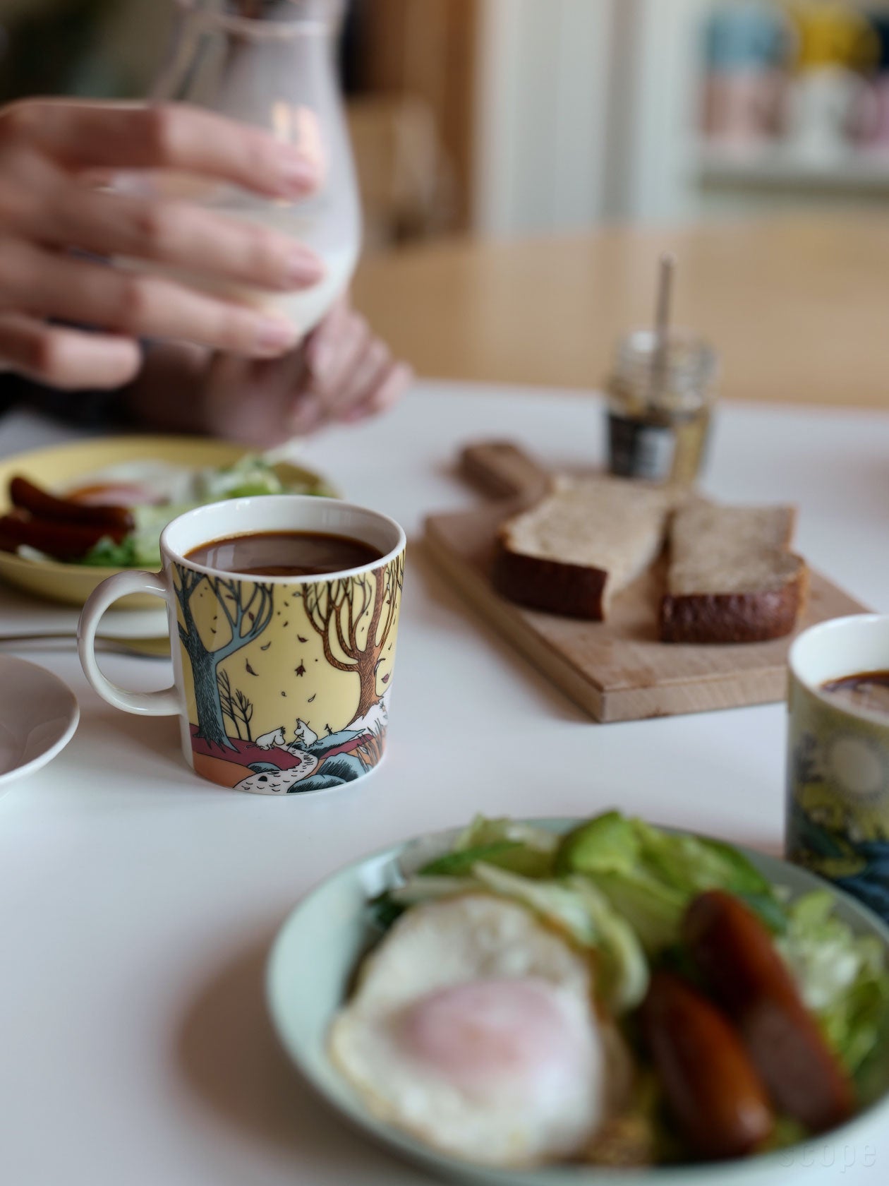 朝食でMoomin’s Day 2026 マグ使うシーン