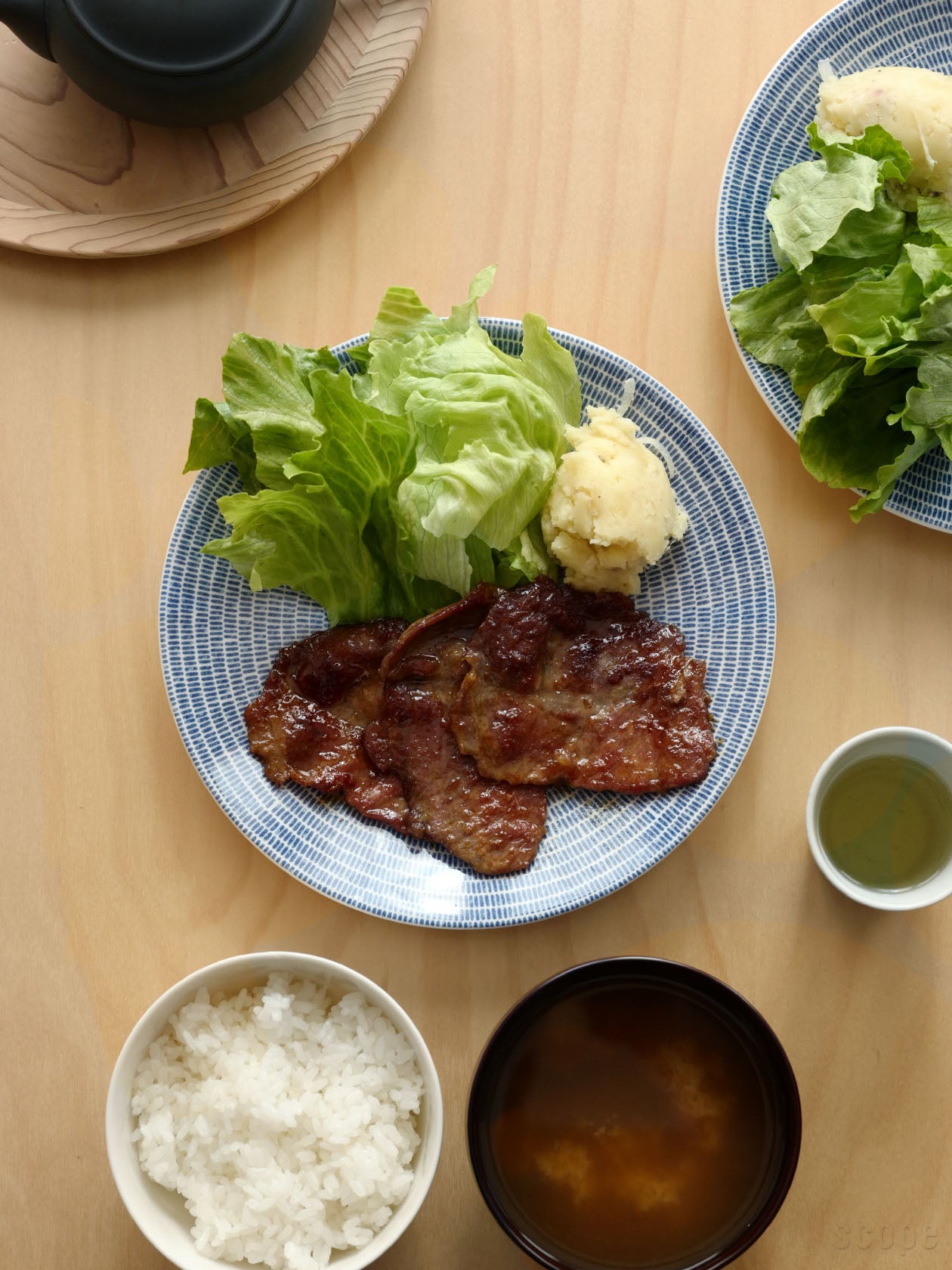 和食を盛り付けた24h Avec プレート20cm