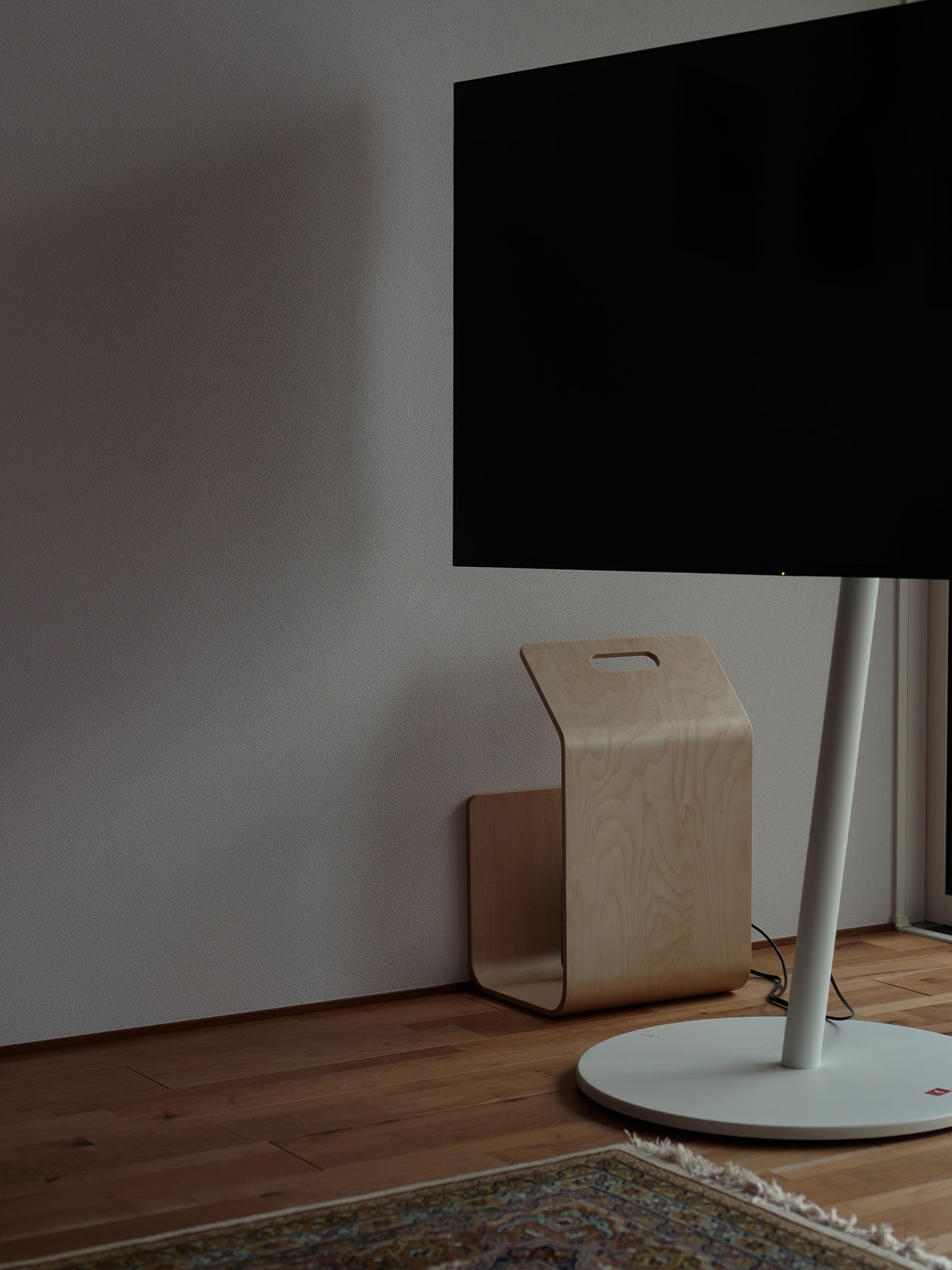 壁際に置いたKanto マガジンラック