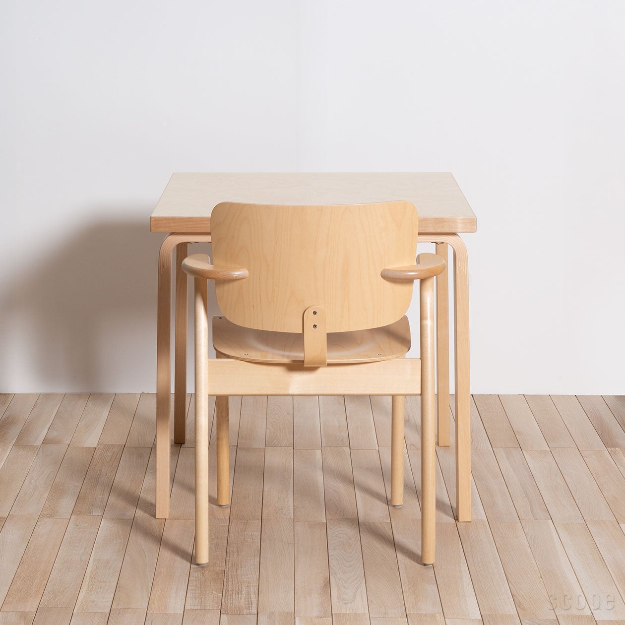アルテック ダイニングテーブル 81c 75×75 Artek | 81C テーブル (75×75cm)｜【公式】ACTUS online｜家具