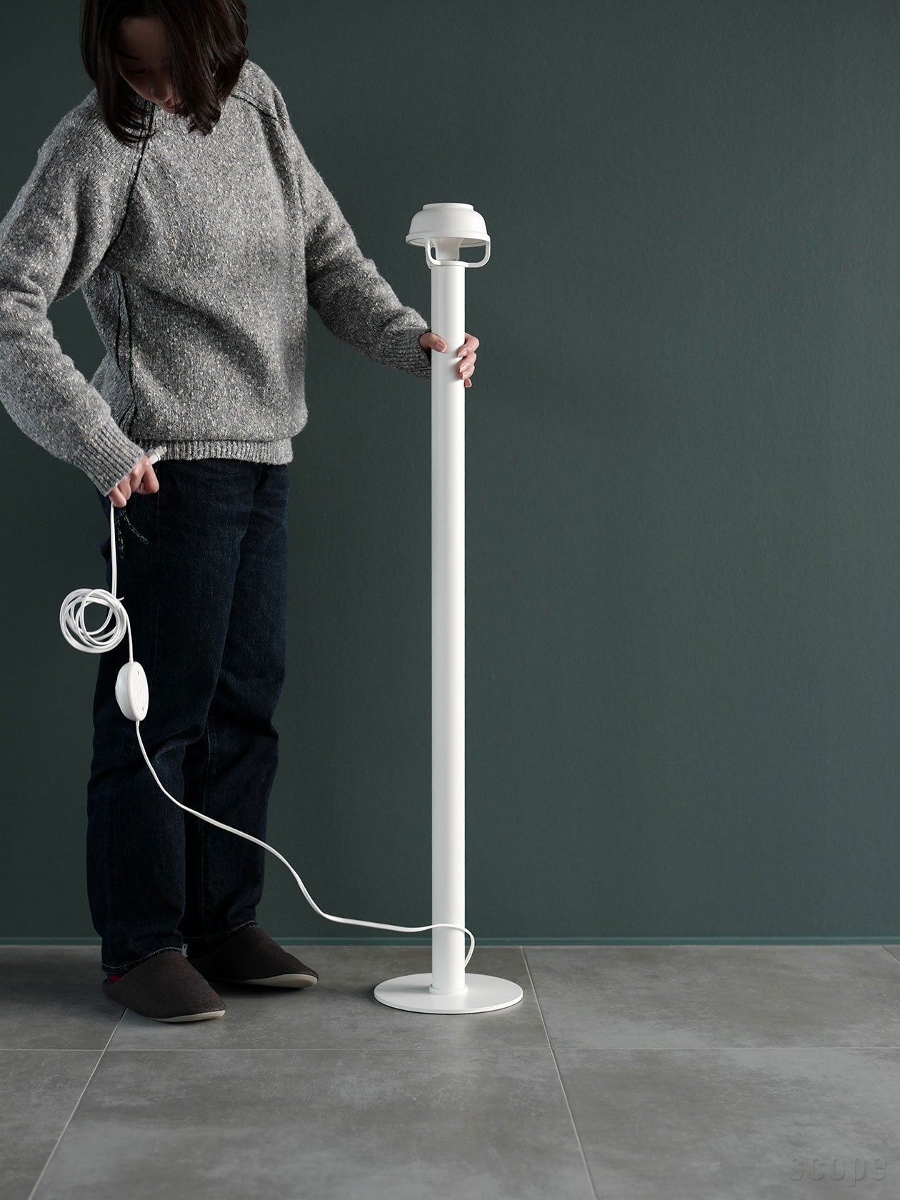 フロアライトと人のサイズ比較