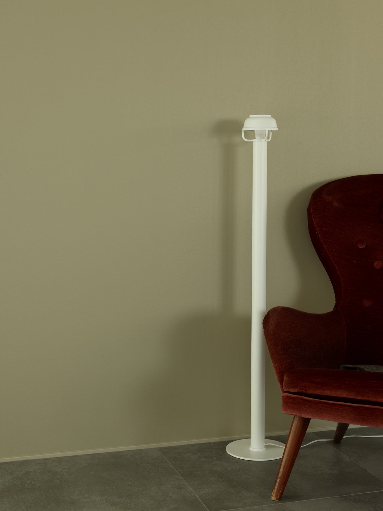 部屋に置いたフロアライト