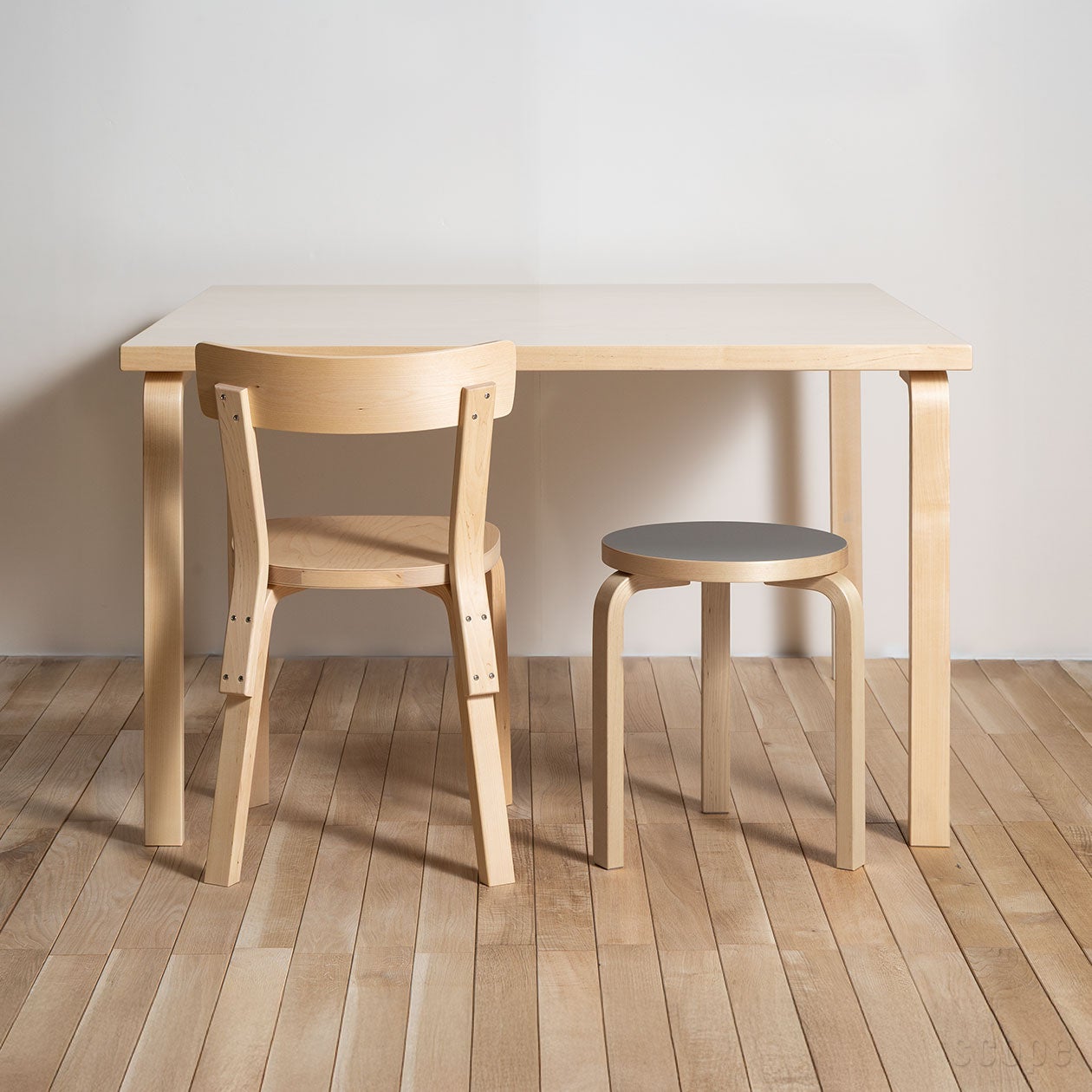 84テーブルとChair69、Stool60