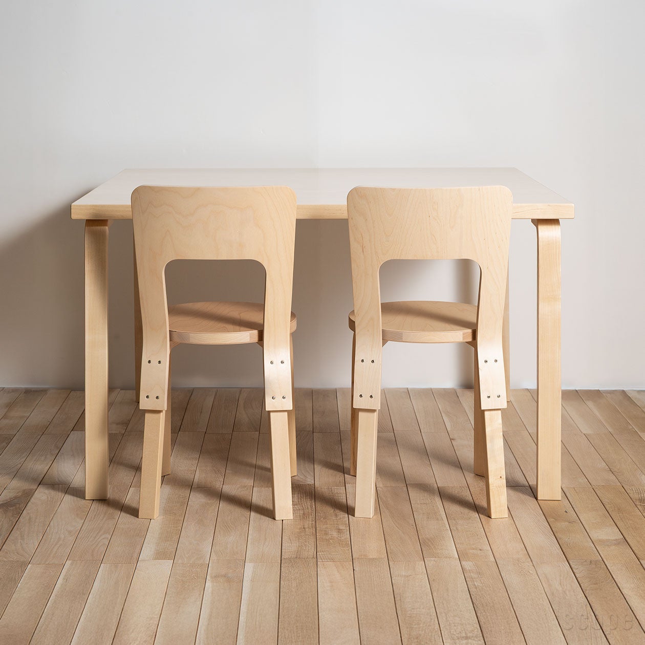 84テーブルとChair66 2脚