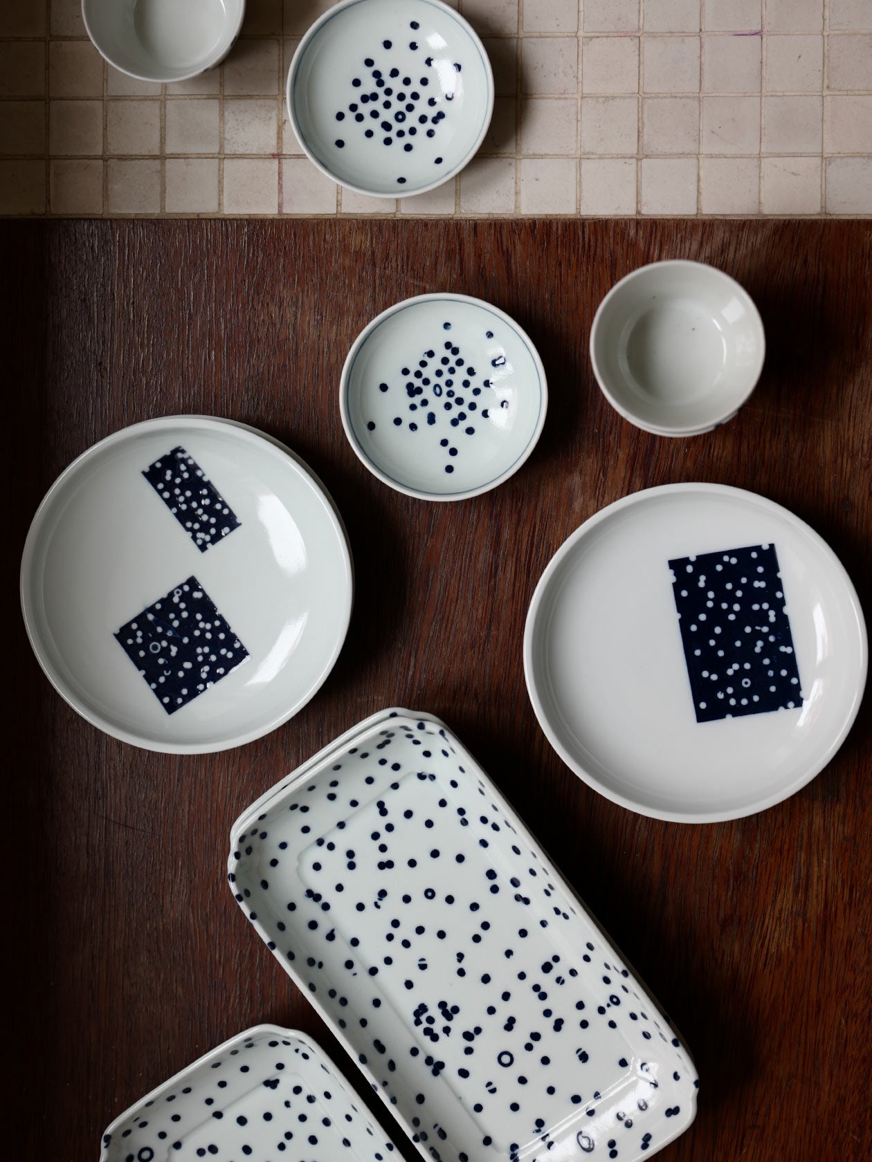 雪シリーズの器を並べた様子