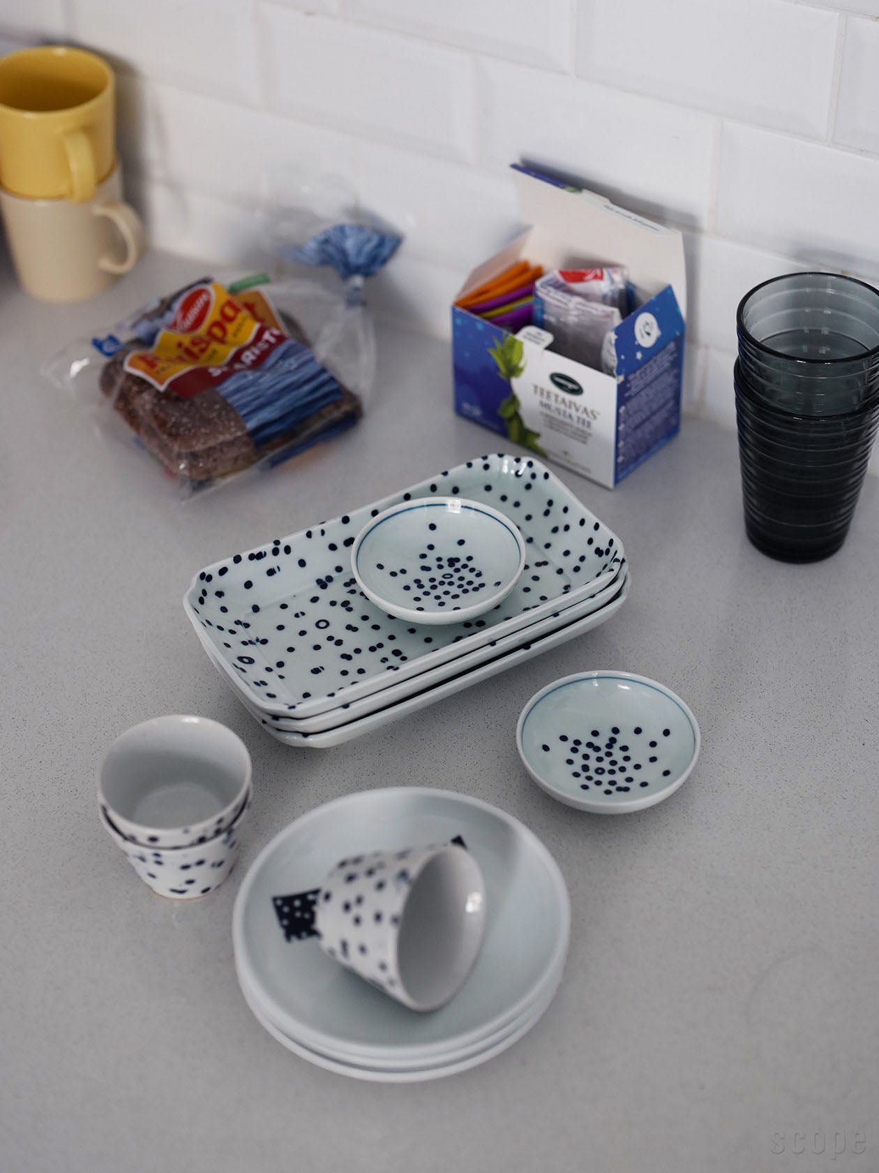 他の雪シリーズの器と一緒に並べた三寸皿 雪 2枚組