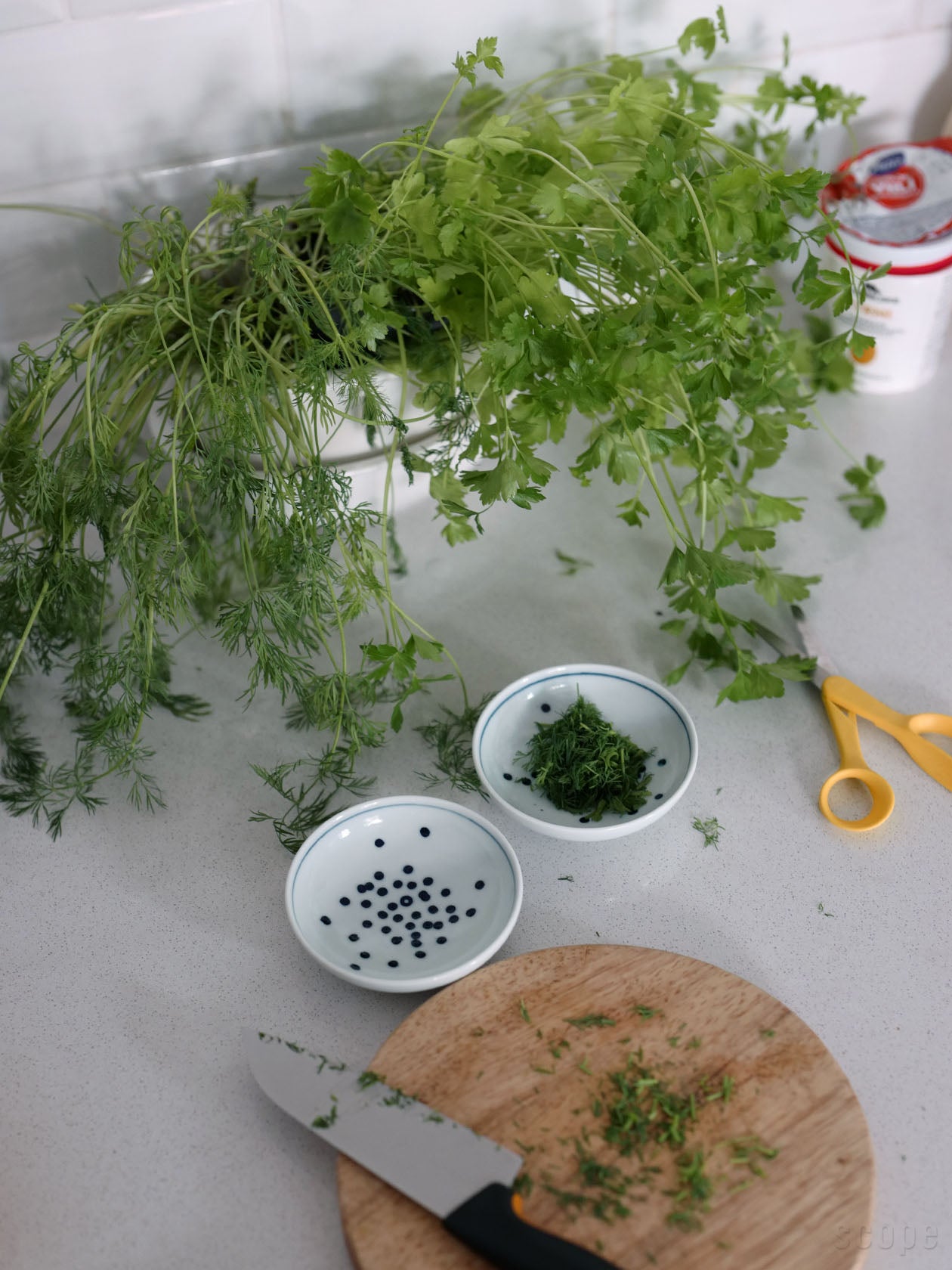 薬味入れとして使っている三寸皿 雪