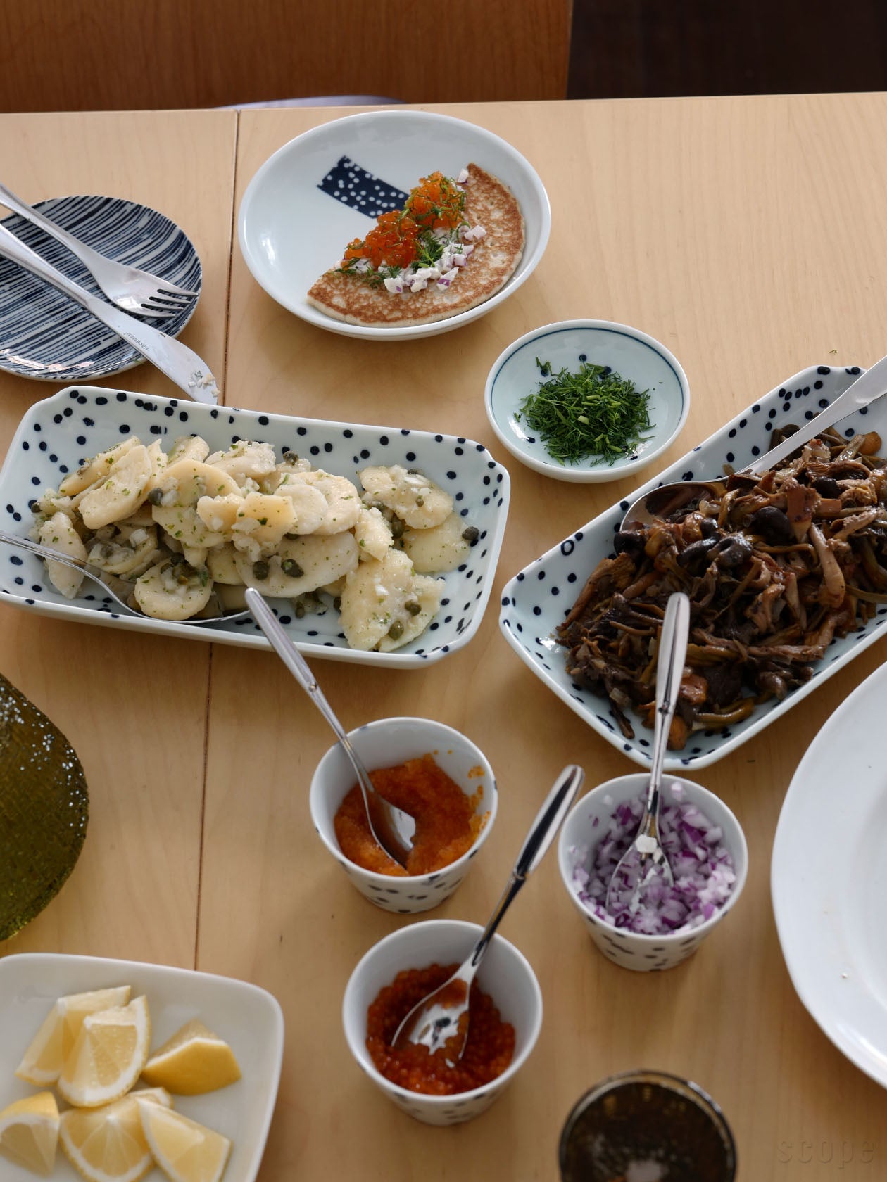 刻んだ薬味を盛り付けた三寸皿 雪