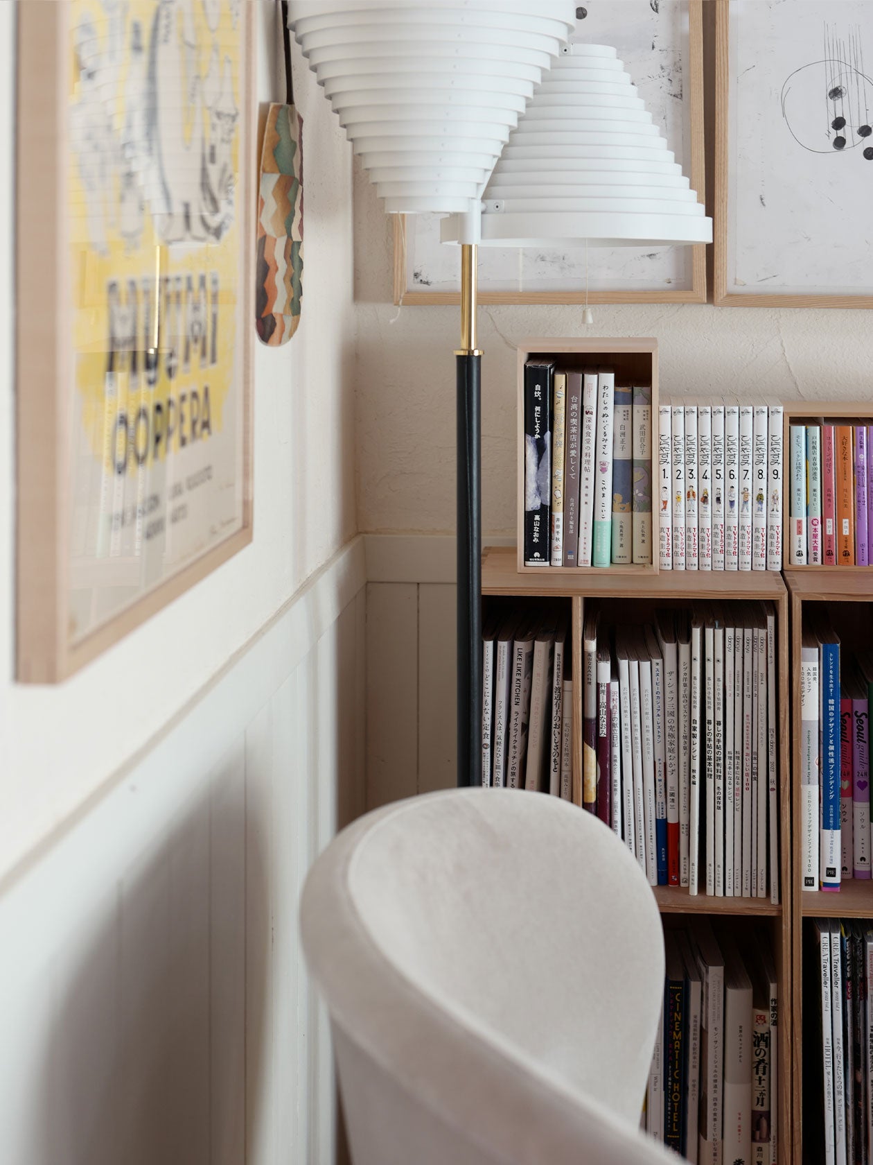 本棚の上のA5判の匣