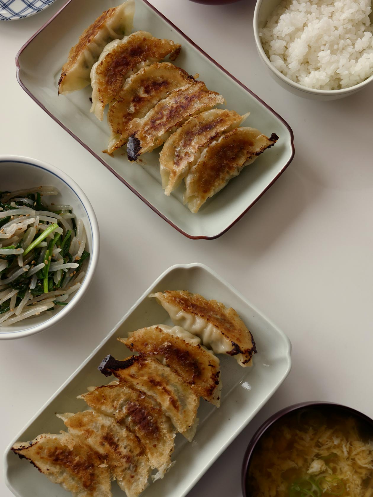 東屋 木瓜角皿 長角。焼き魚や天ぷらなど、和食の定番に欠かせない横長サイズ