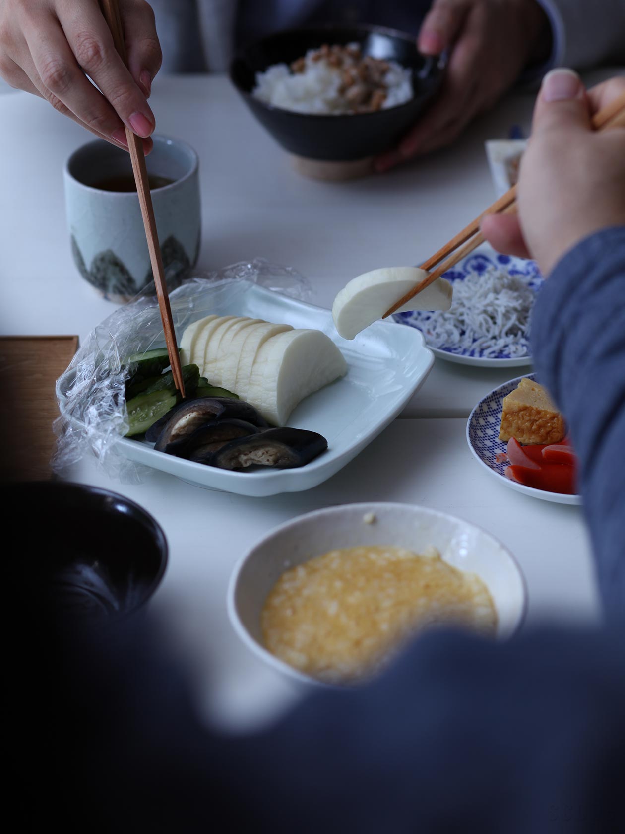 日常の何気ない景色に馴染む木瓜角皿