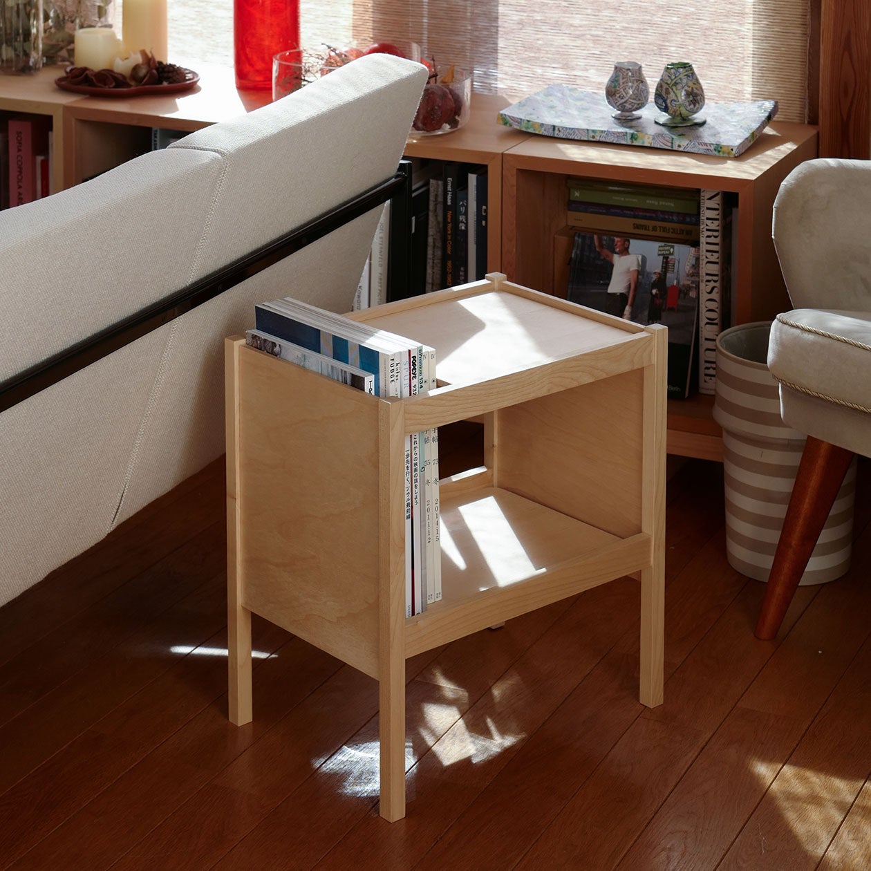 リビング空間に馴染むスコープ別注のジャーナルサイドテーブル