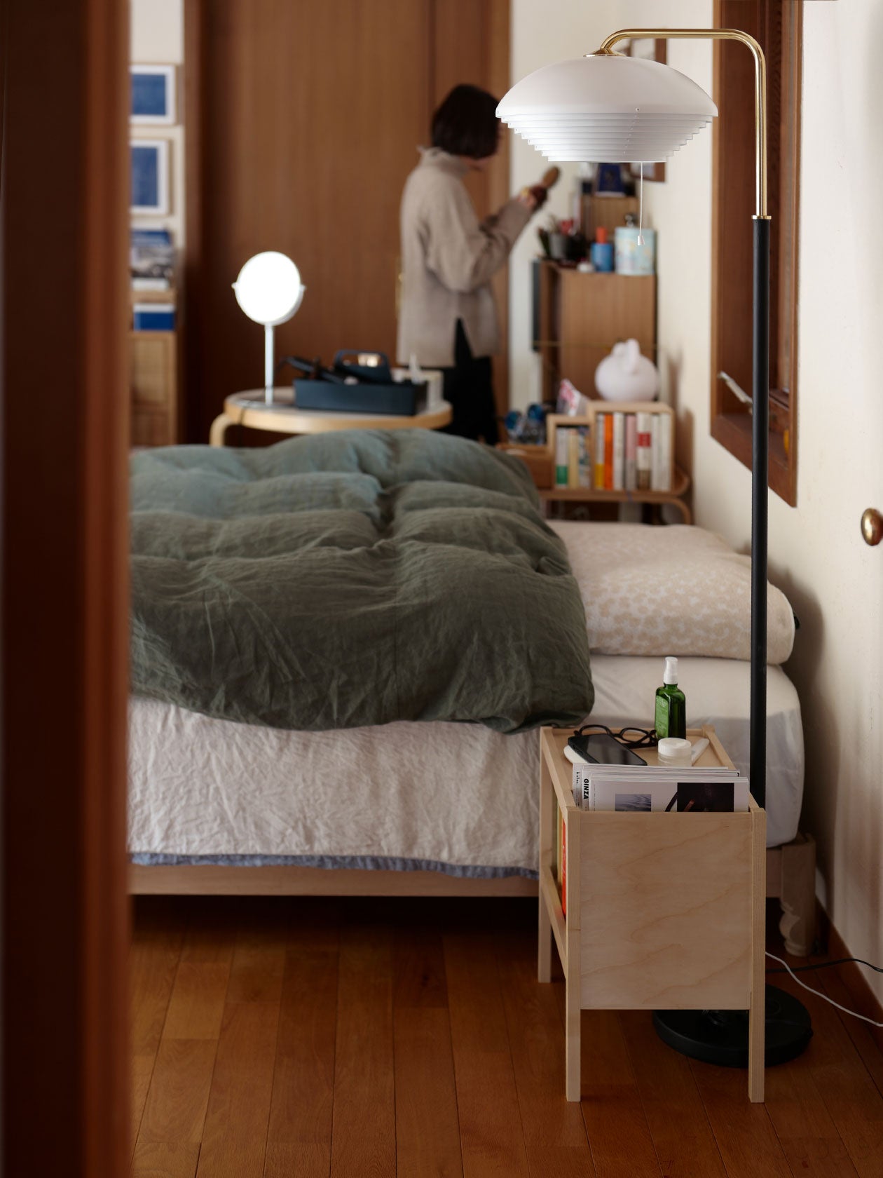 寝室のサイドテーブル全体像