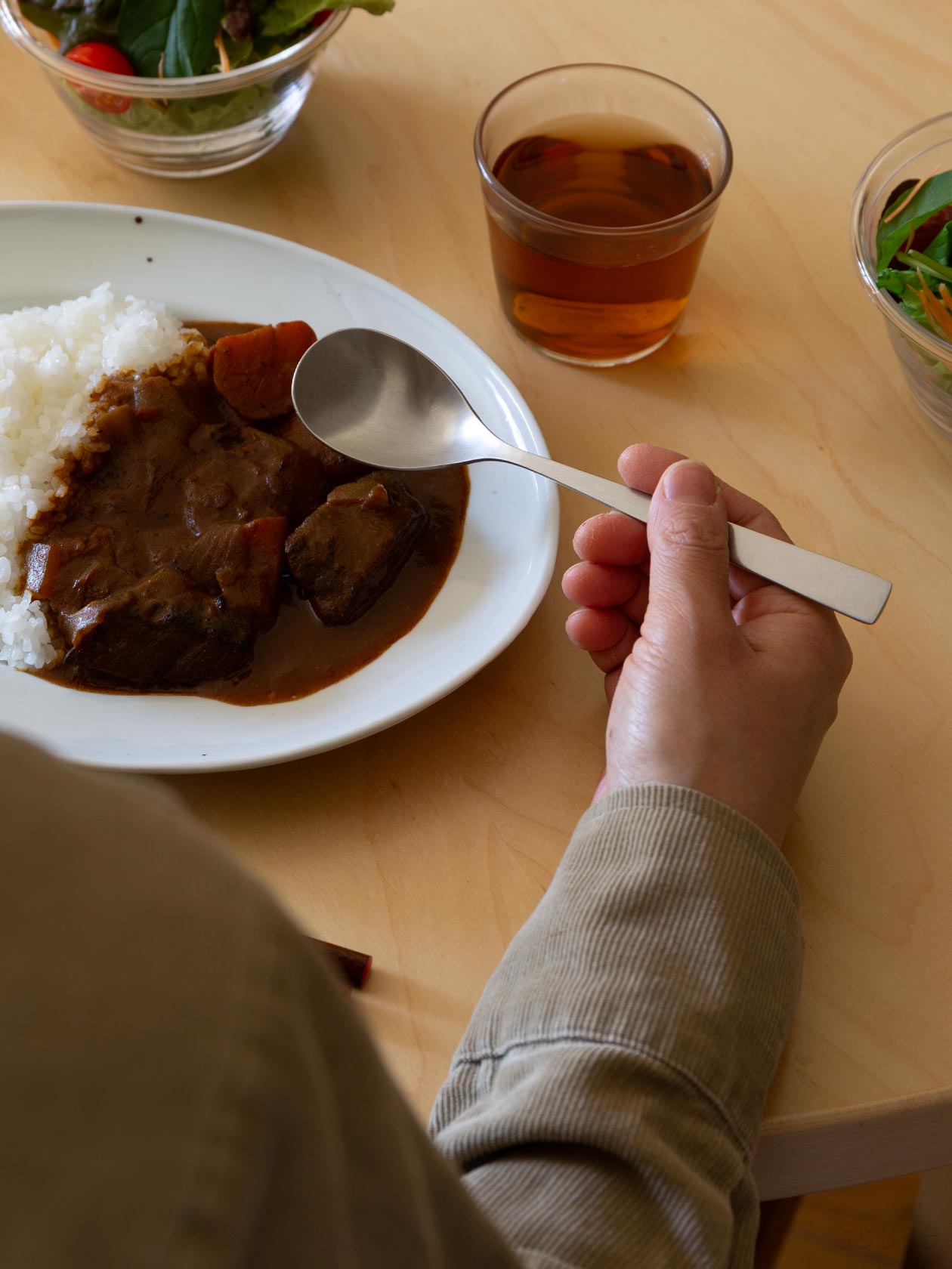 ハンバーグやカレーなど、家庭の定番メニューに欠かせない、使い勝手の良い設計