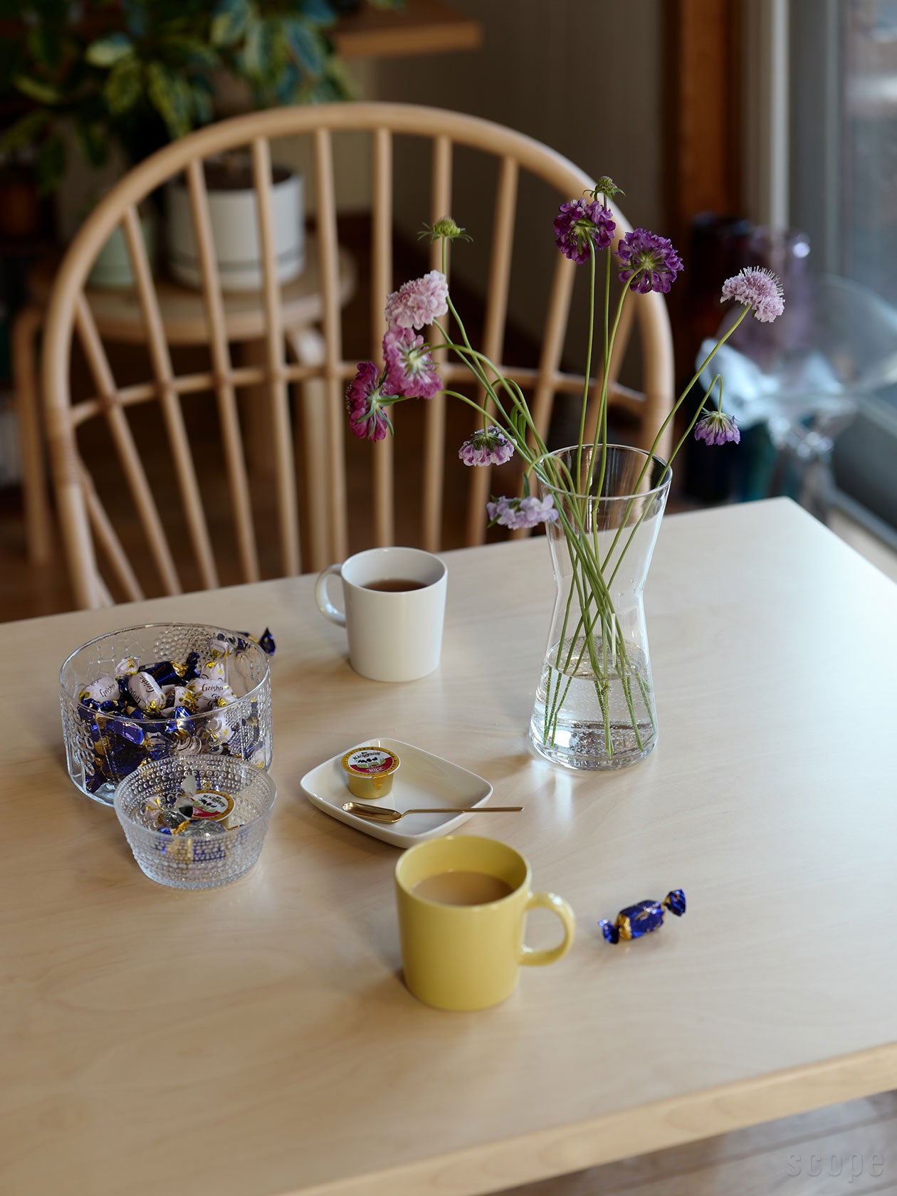 パラティッシなど豪華な食器とも相性の良いベース