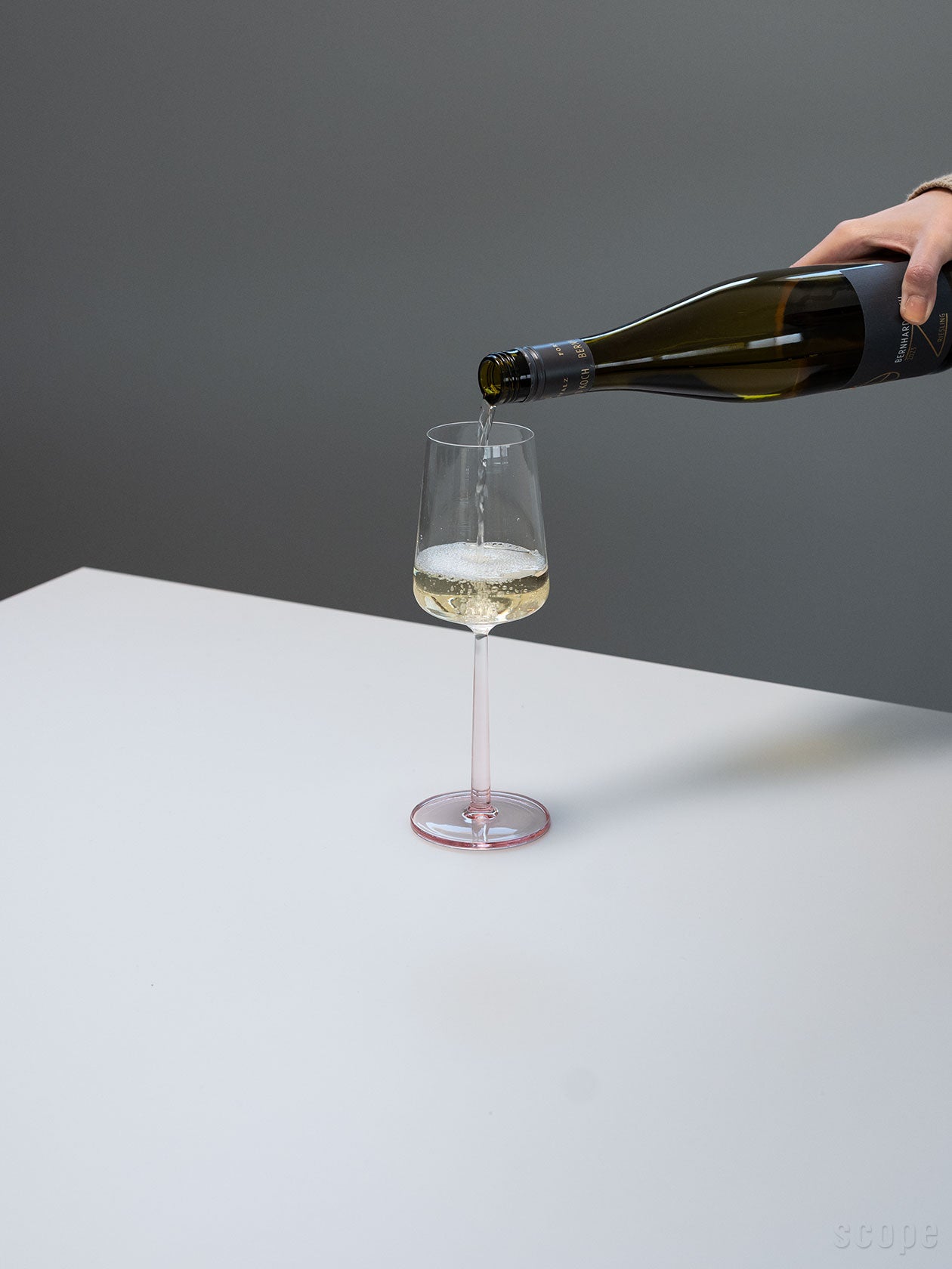 エッセンス ホワイトワイン ローズ。スタンダードな万能フォルム