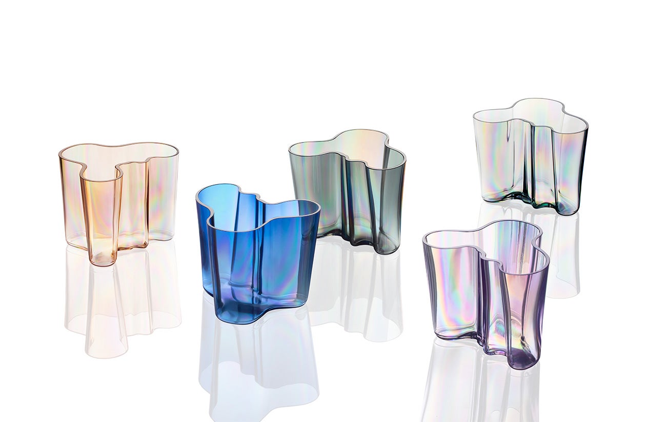 アアルトベース誕生90周年を記念して登場した「Aalto City Vase」全6種類