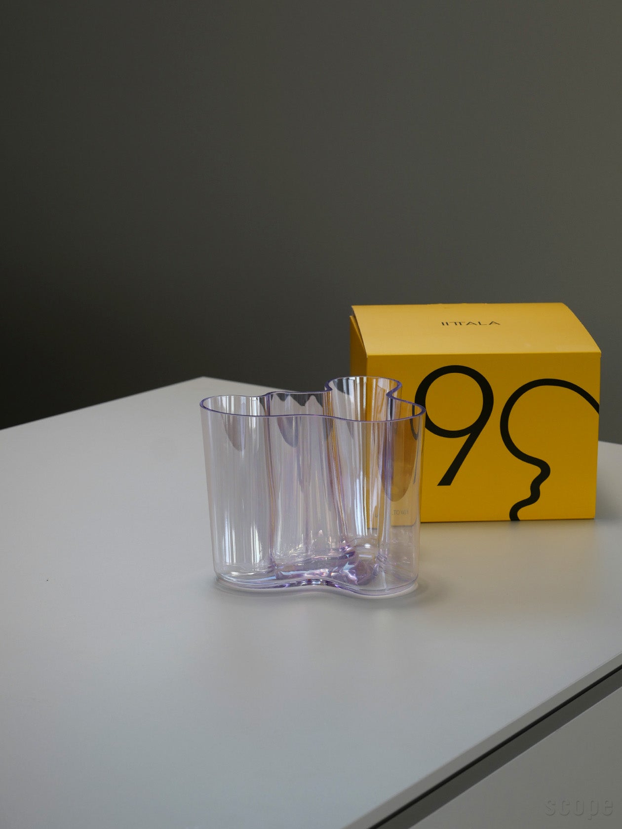 Aalto Tokyo ベース 160mm ラスターライラックは、AALTO 90の特別なパッケージに入っています。