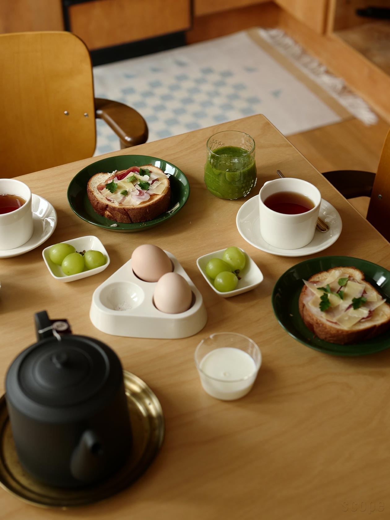 ハンターを食卓で使用しているシーン