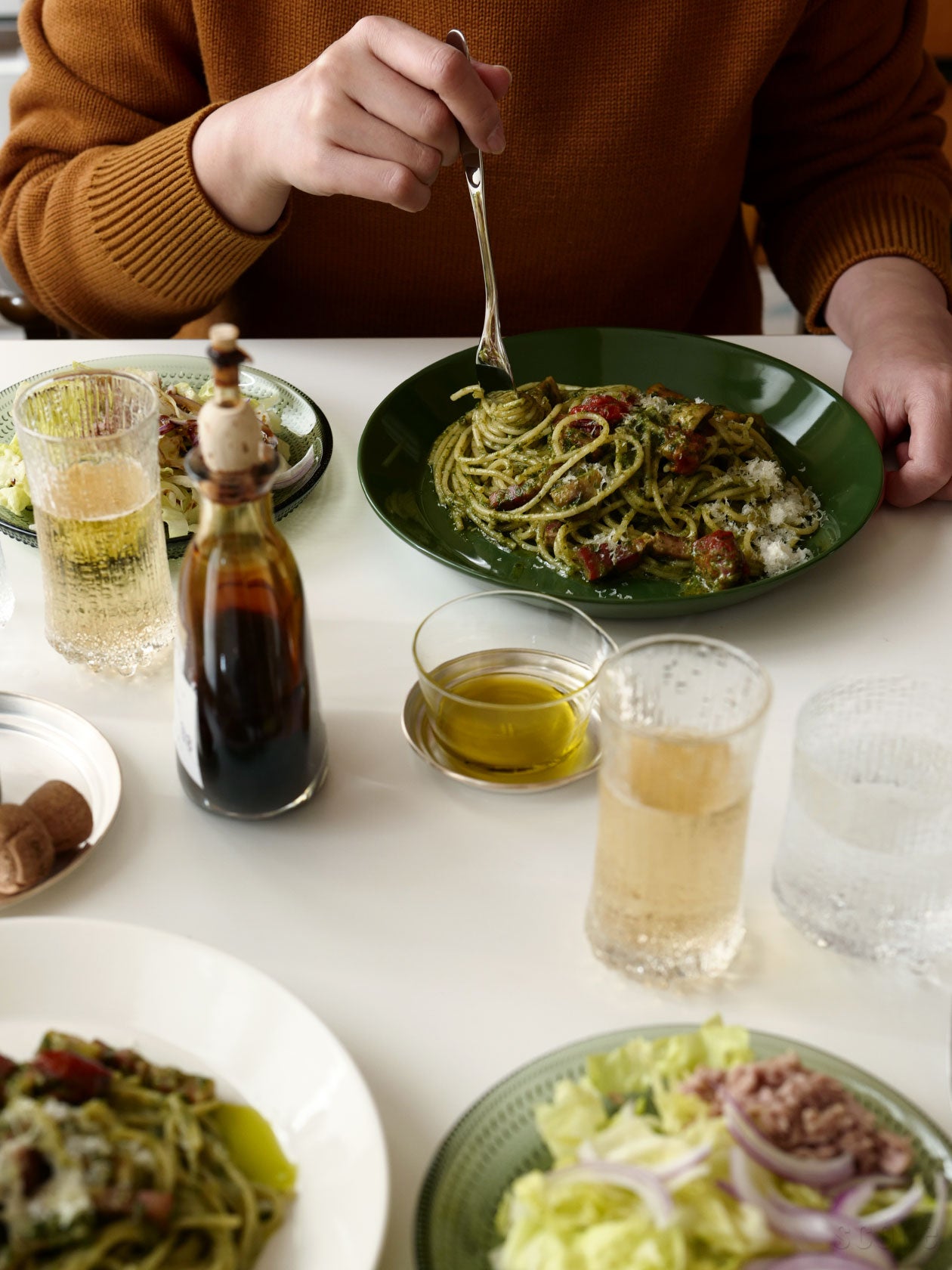 メインプレートとして活躍する23cmプレート。パスタを盛り付けた様子