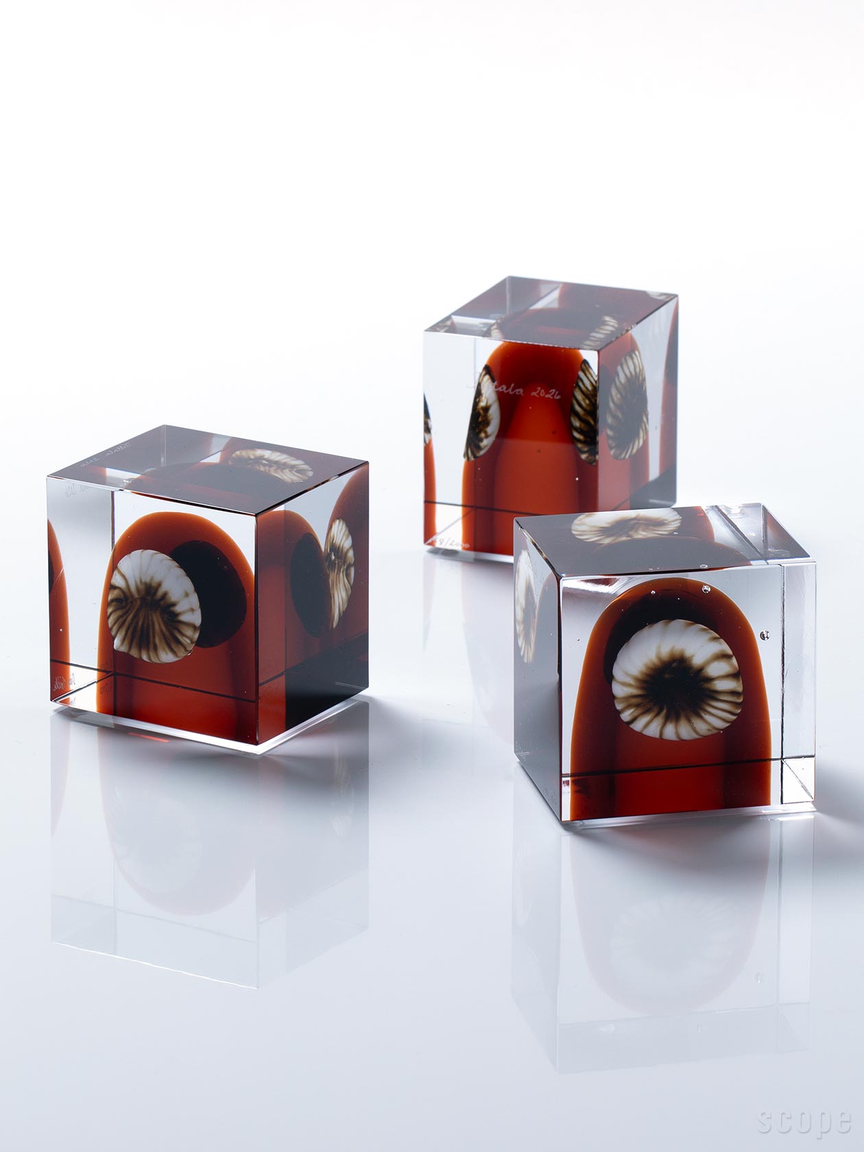 iittala Annual Cube 2026。セビリアオレンジが鮮やかに映える特別なガラス作品