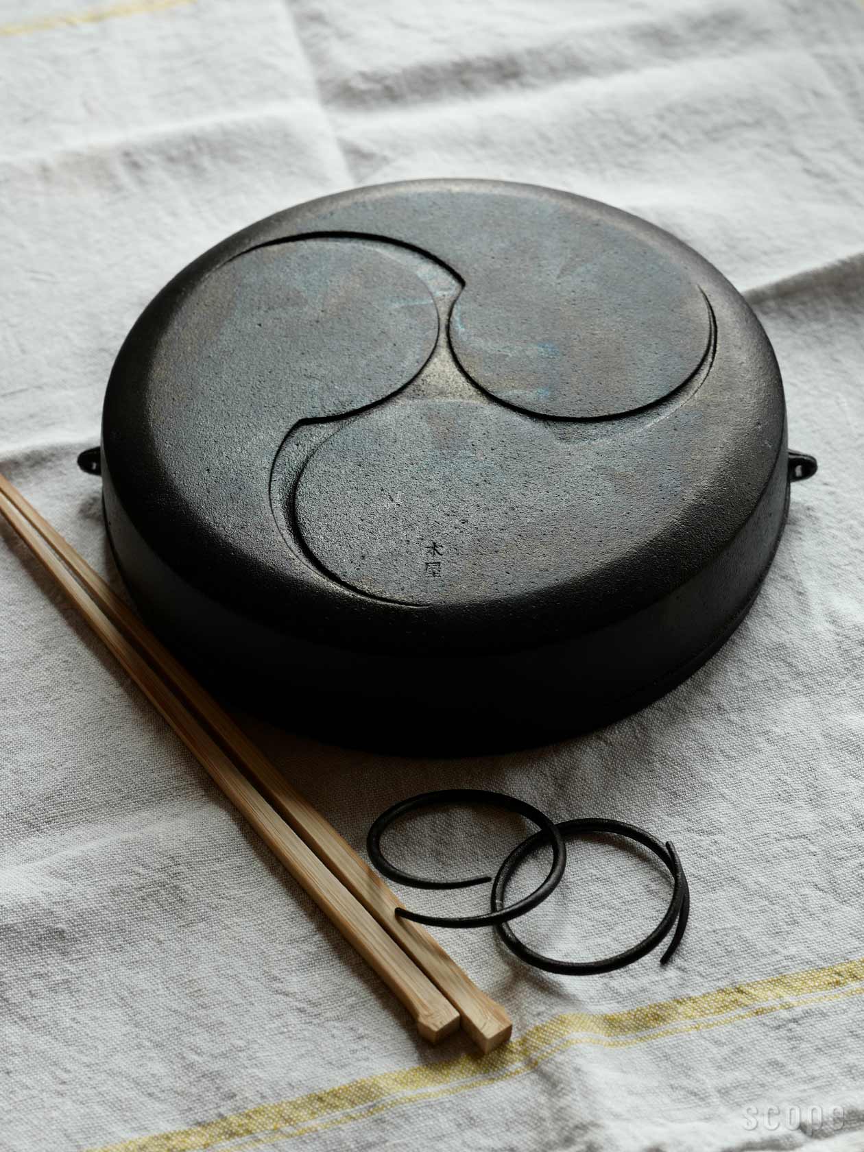 鉄製すきやき鍋（木蓋付）