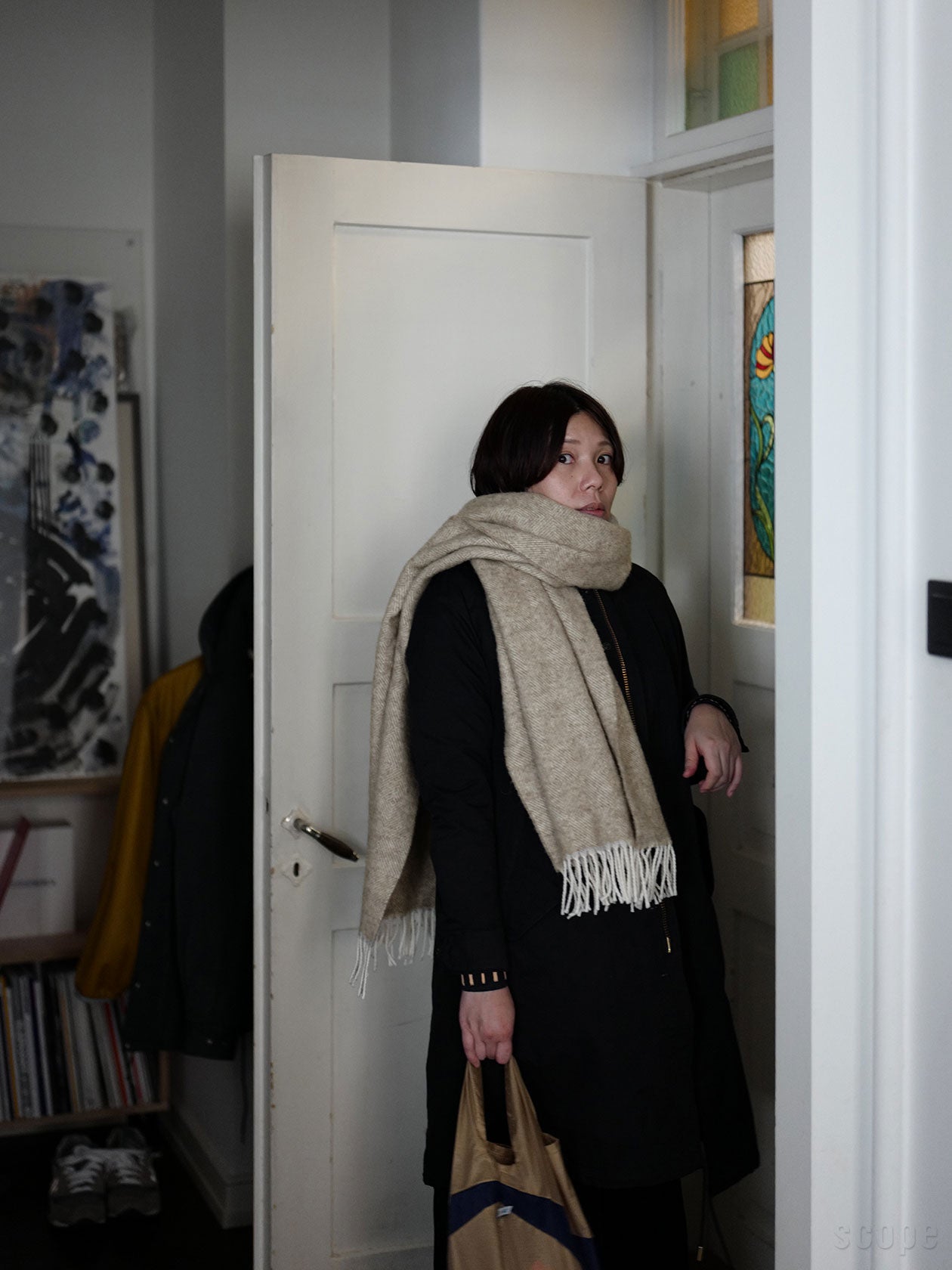 巻いた所全身、色はベージュ