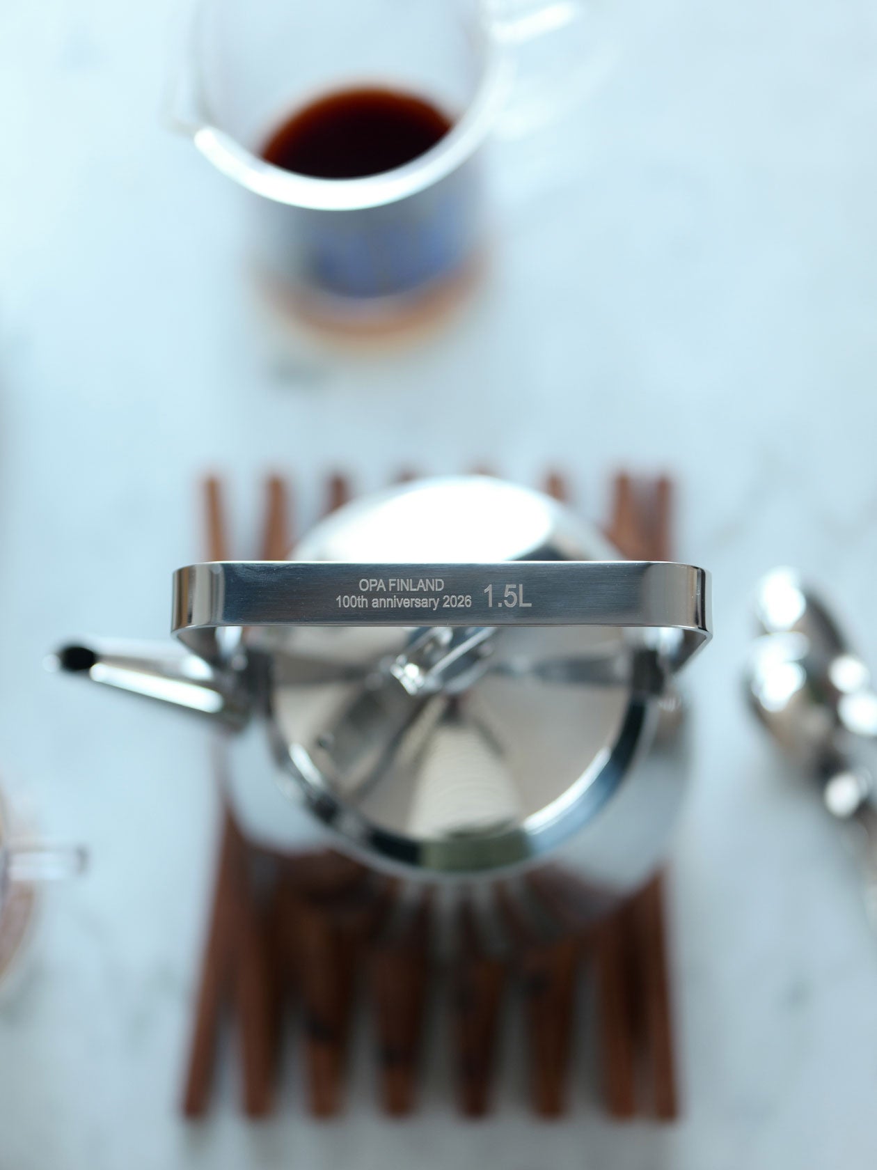 2026年製造分限定、ハンドルに刻まれたOPA100周年のアニバーサリー刻印