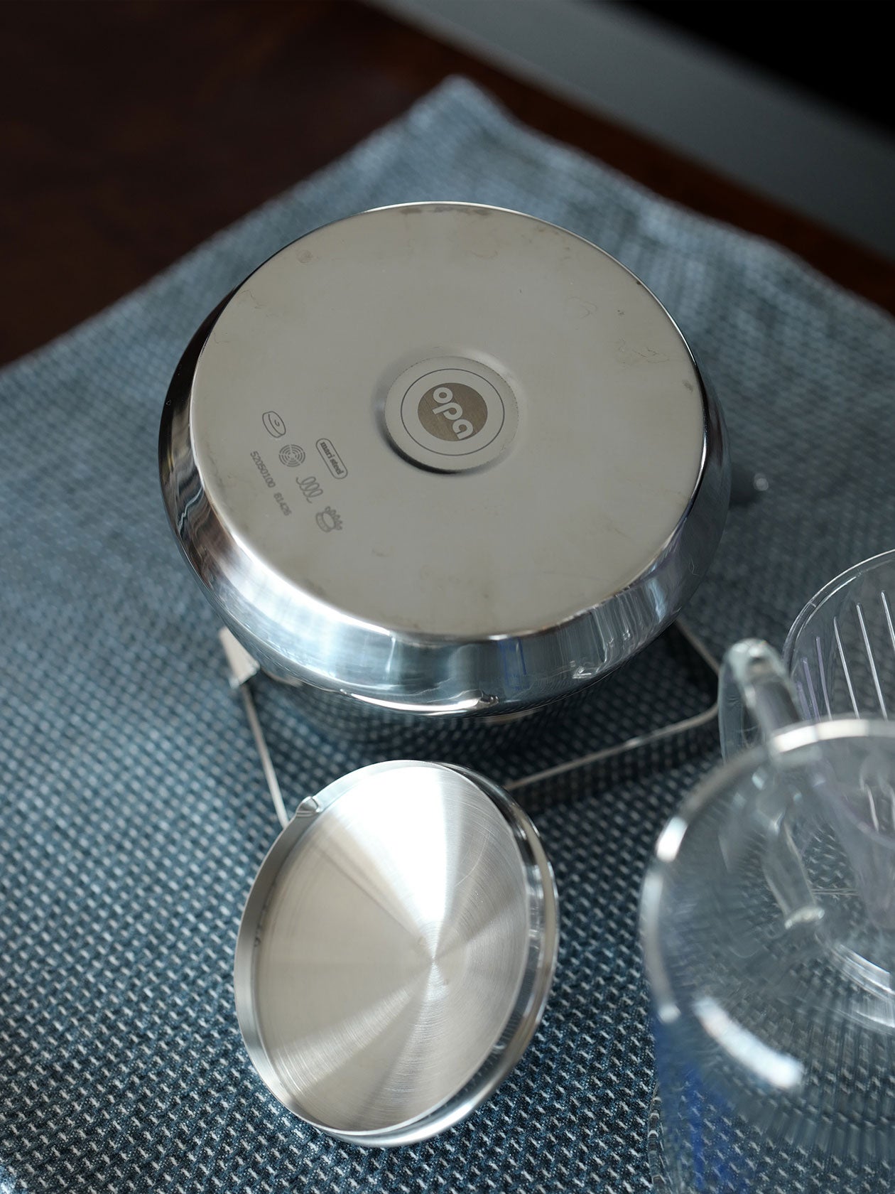 改良されたハンドルの硬さや底面ロゴ