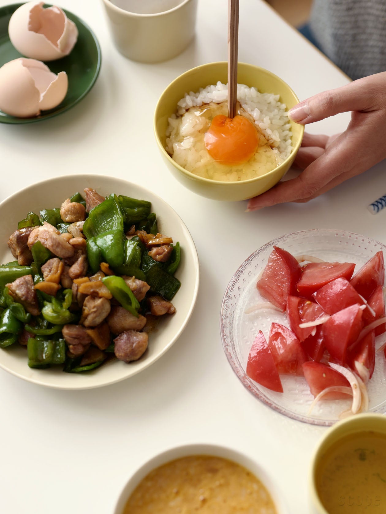 アズ茶碗 大 イエロー。卵かけご飯（TKG）が最高に似合う元気な色合い