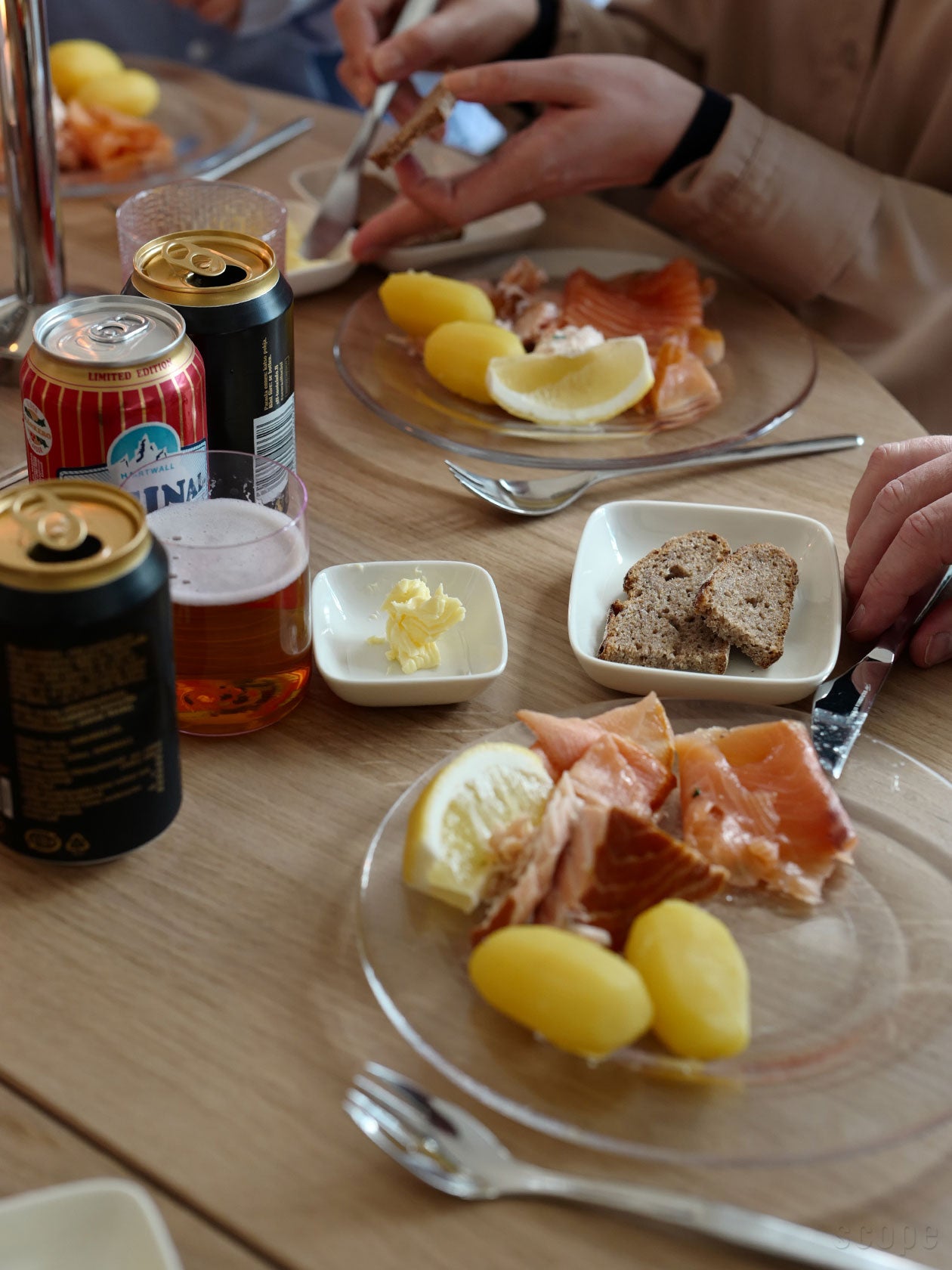 ハッリ・コスキネン宅で取り皿として使われているFINプレート