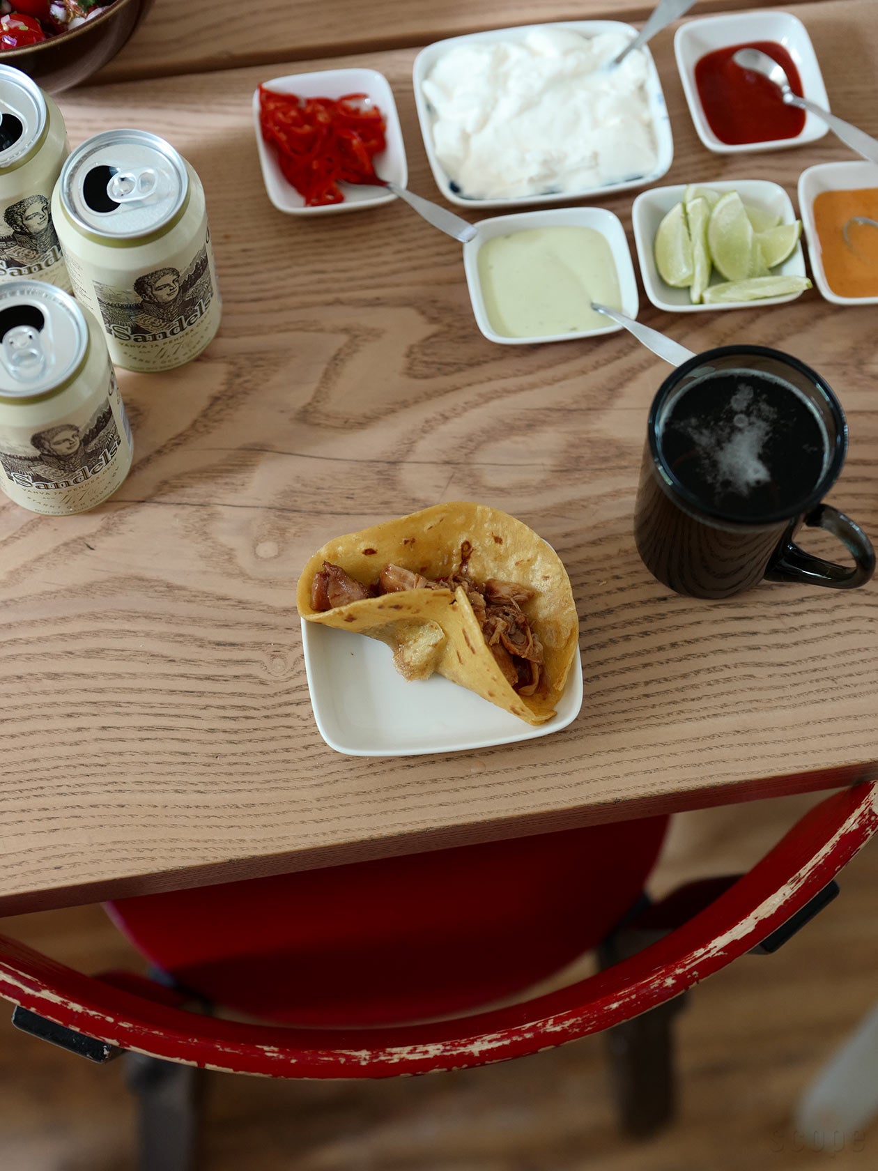 ヘイニ・リータフフタ宅で取り皿として使われているFINプレート