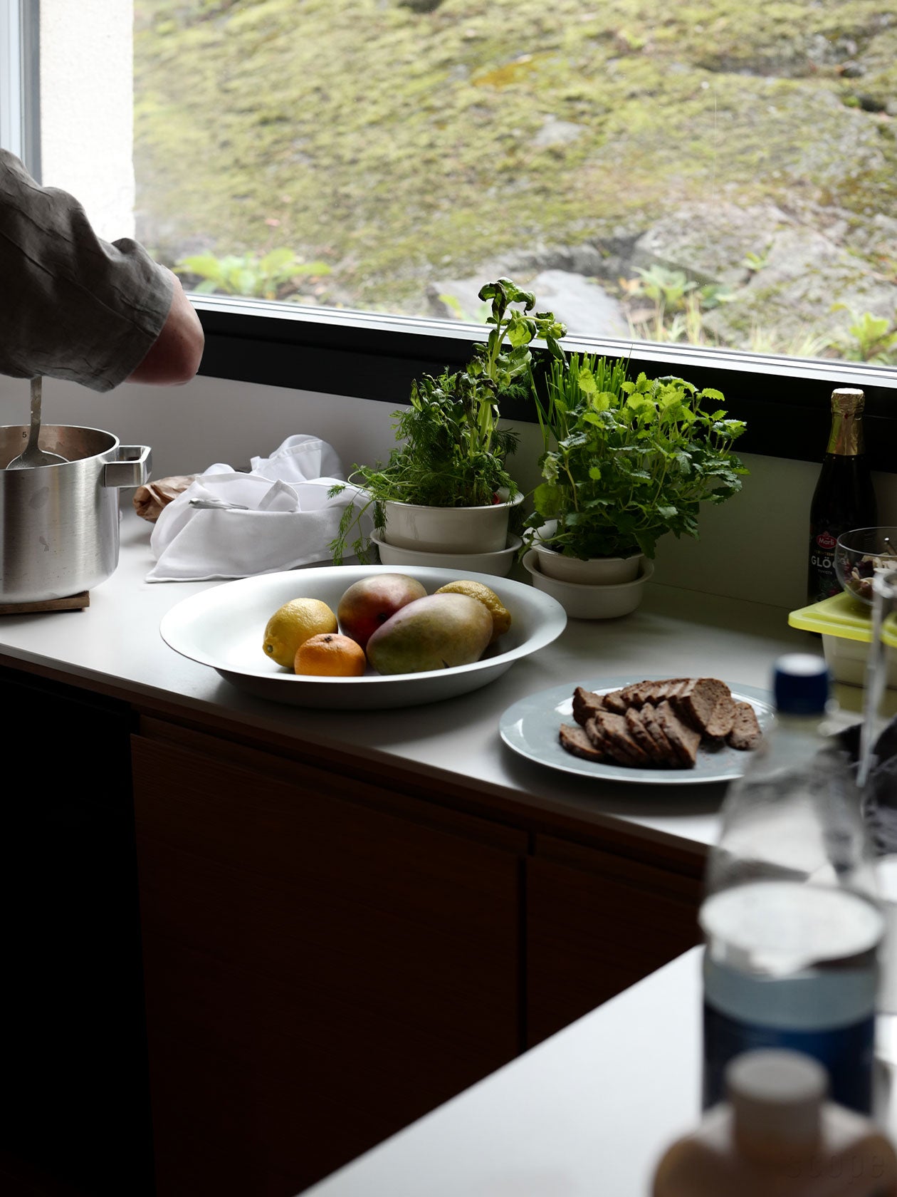 ハッリ・コスキネンの自宅キッチンの風景。