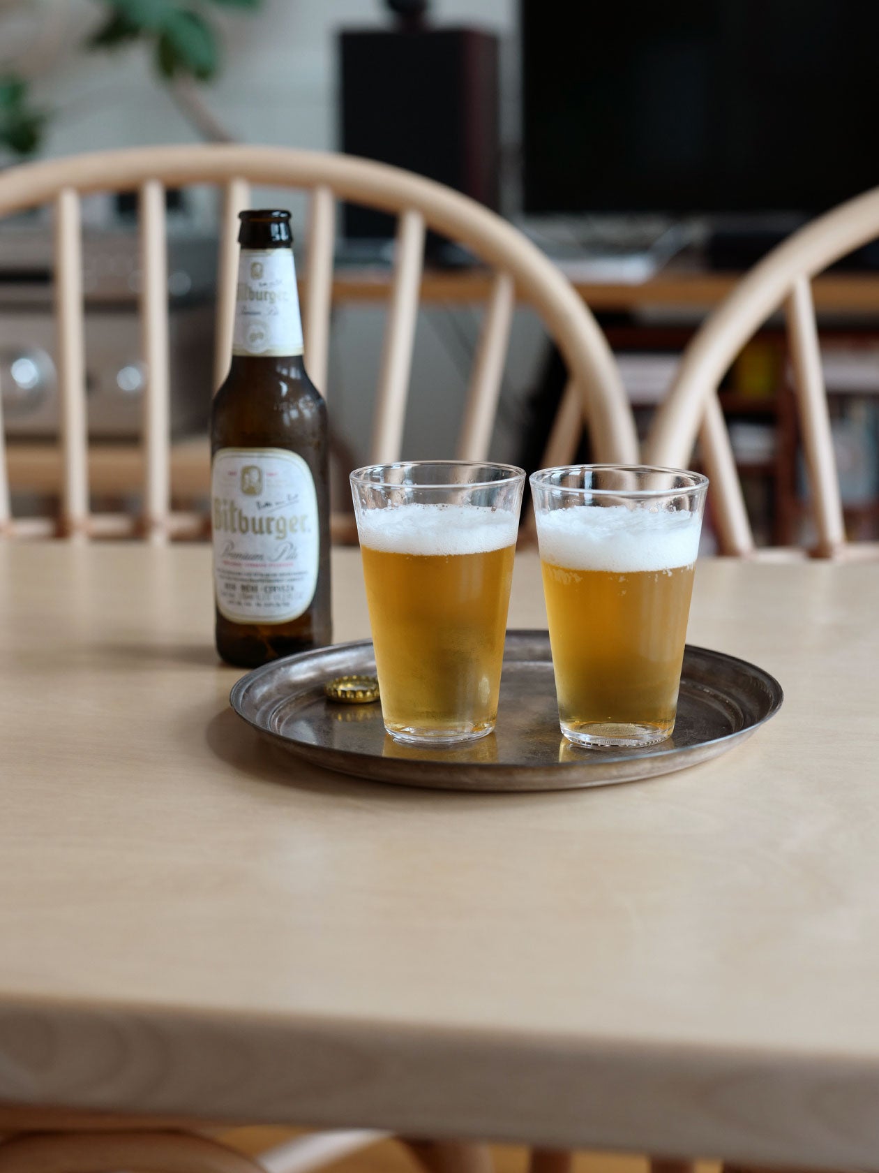ビールの小瓶をBellman ビアグラス2個に注ぎ分けたところ