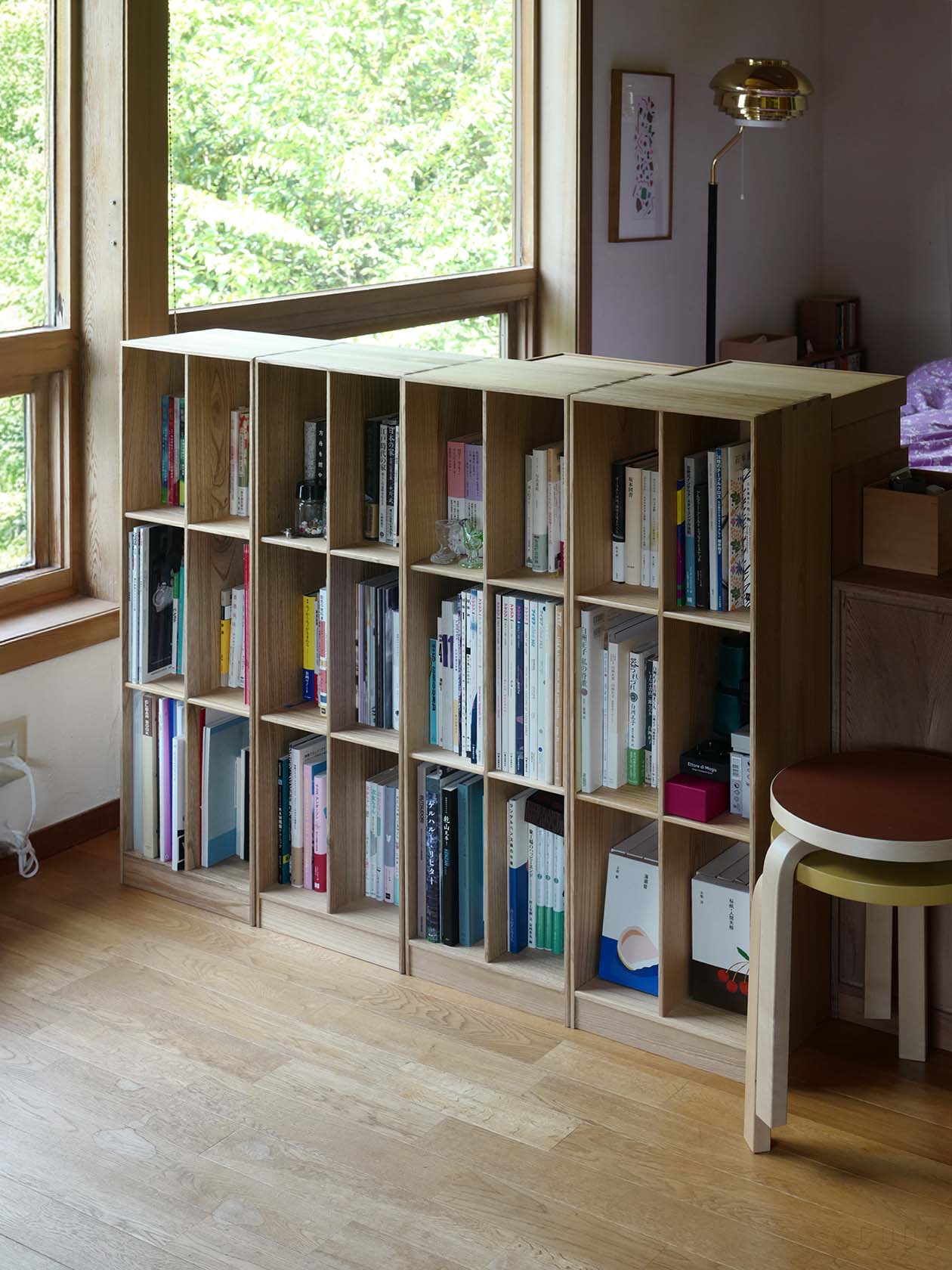 bookbookbook 1を4台部屋中央に設置して間仕切りにしたところ