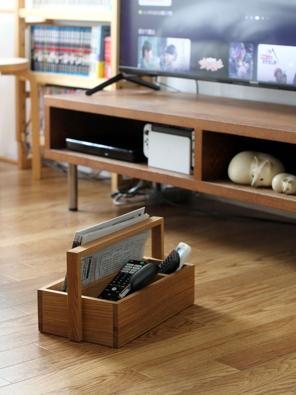 テレビの前で床おきしたツールボックス