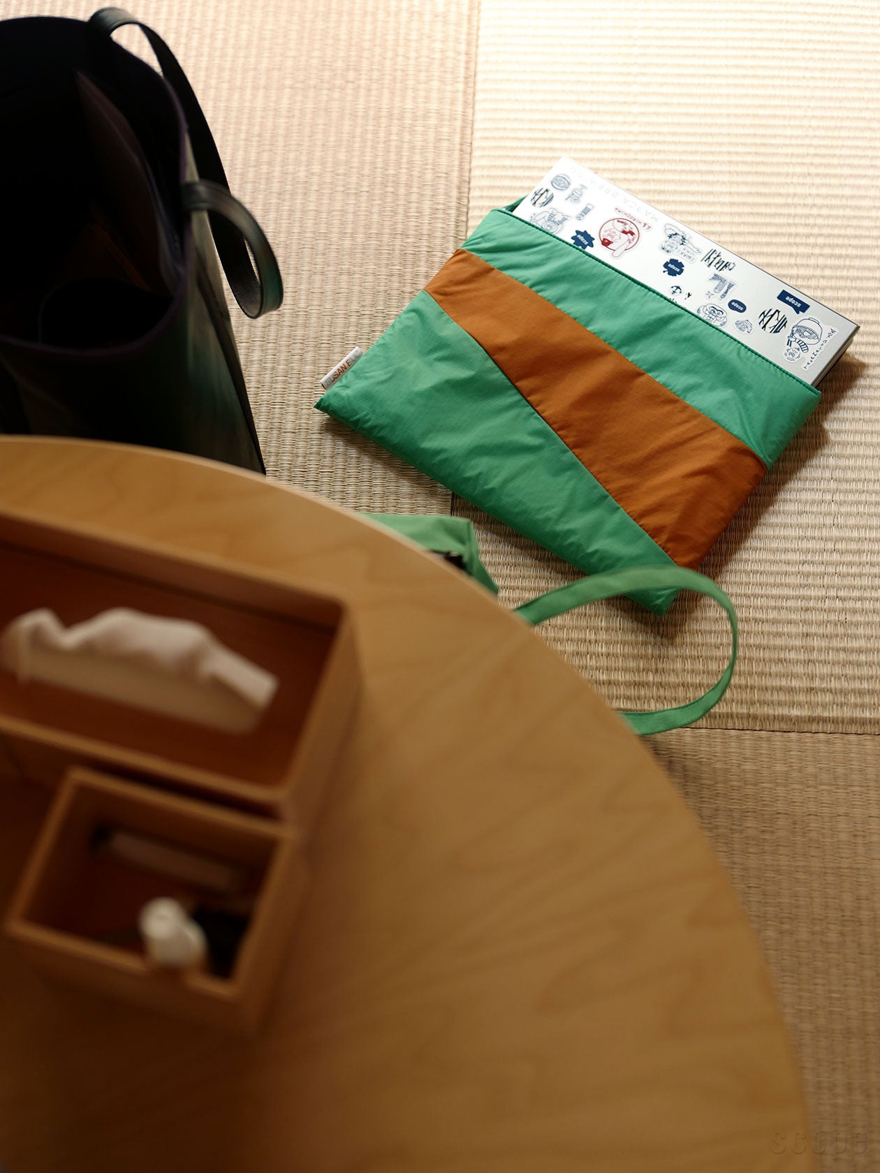 ウェットスーツのようなフィット感。防水コーティングで持ち歩きも安心