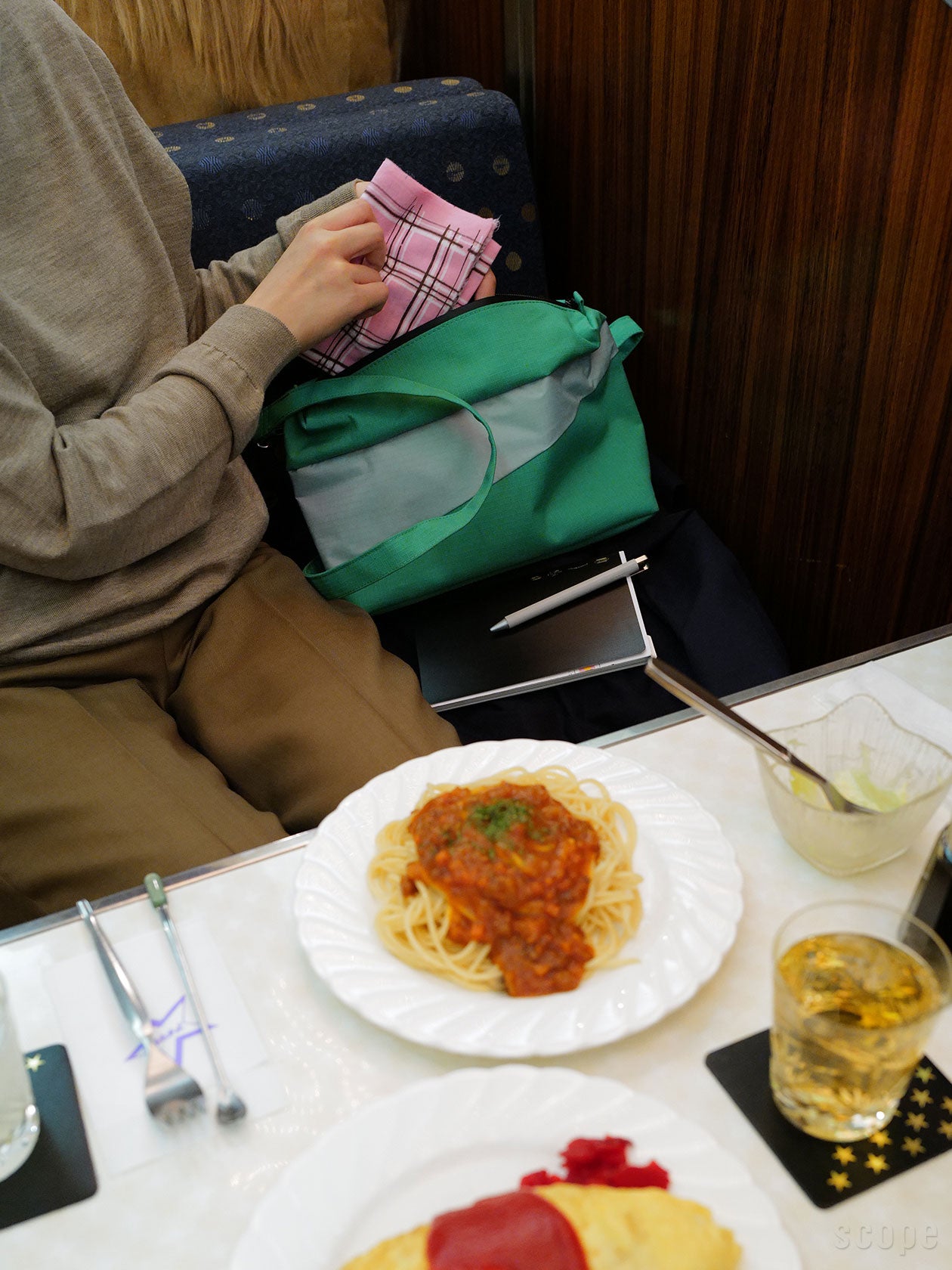 厚手の生地と止水ファスナーのタフな仕様