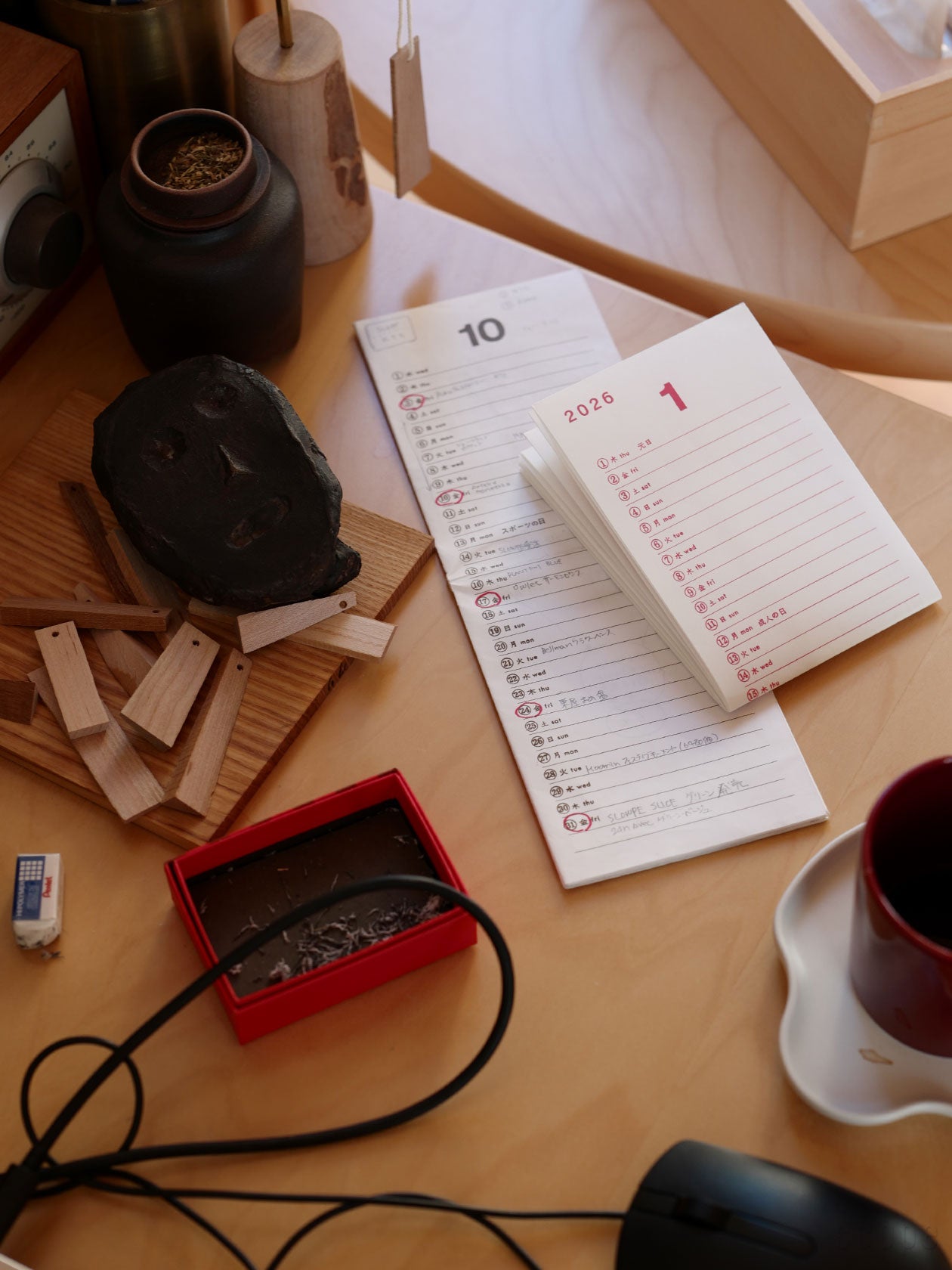 一年前のカレンダーと並べた所