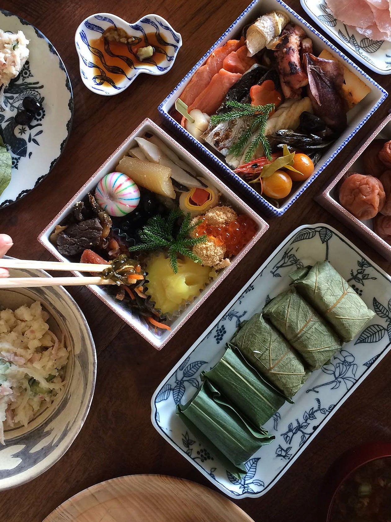 TIME & STYLE 重箱｜小振りな磁器で日常も晴れの日も