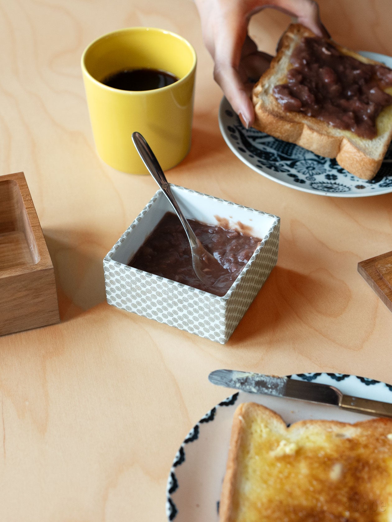 TIME & STYLE 重箱｜小振りな磁器で日常も晴れの日も