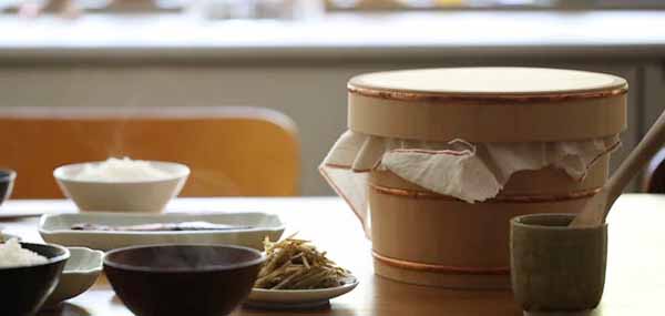 おひつ残るは五合のみ